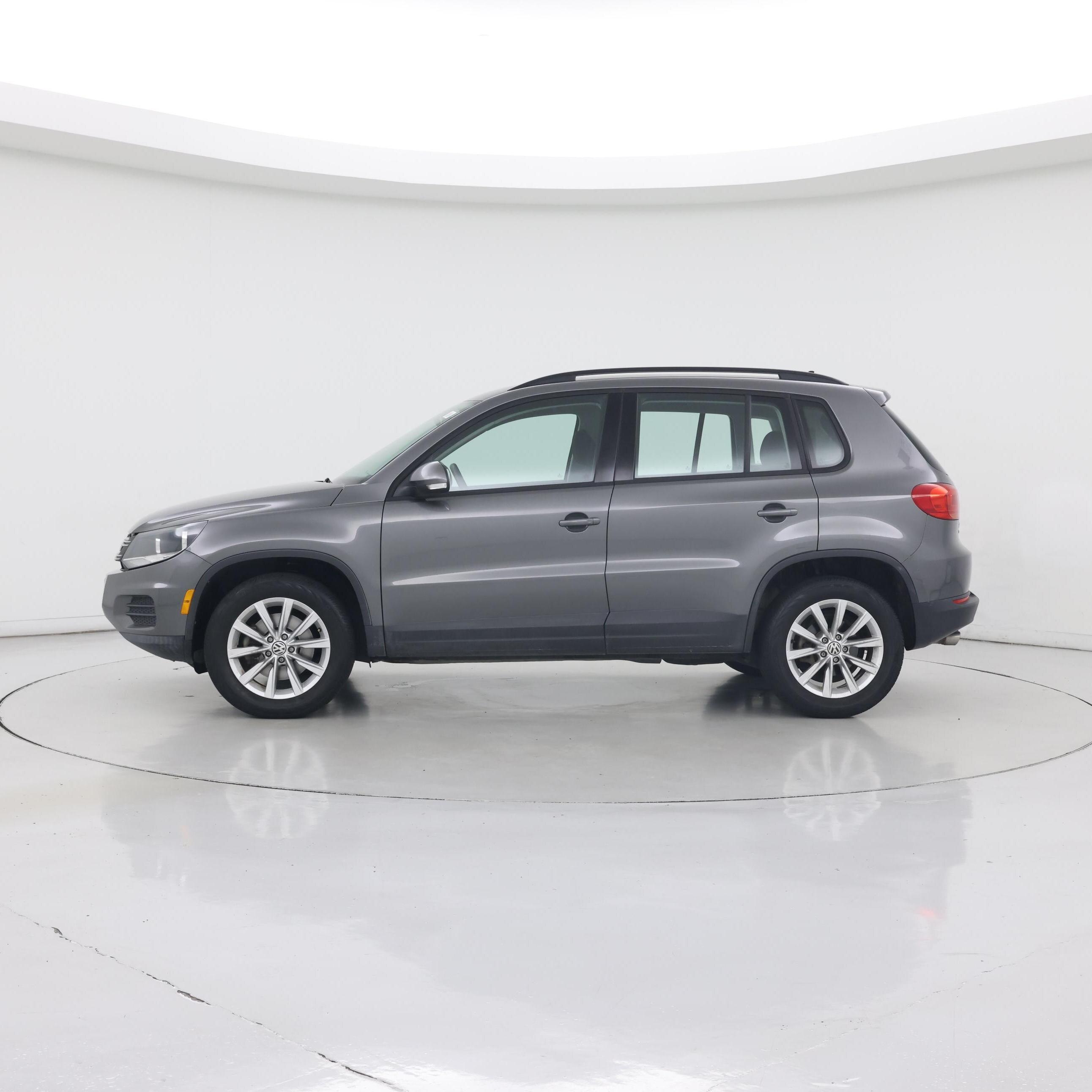 Thumbnail: 2017 Volkswagen Tiguan - 3