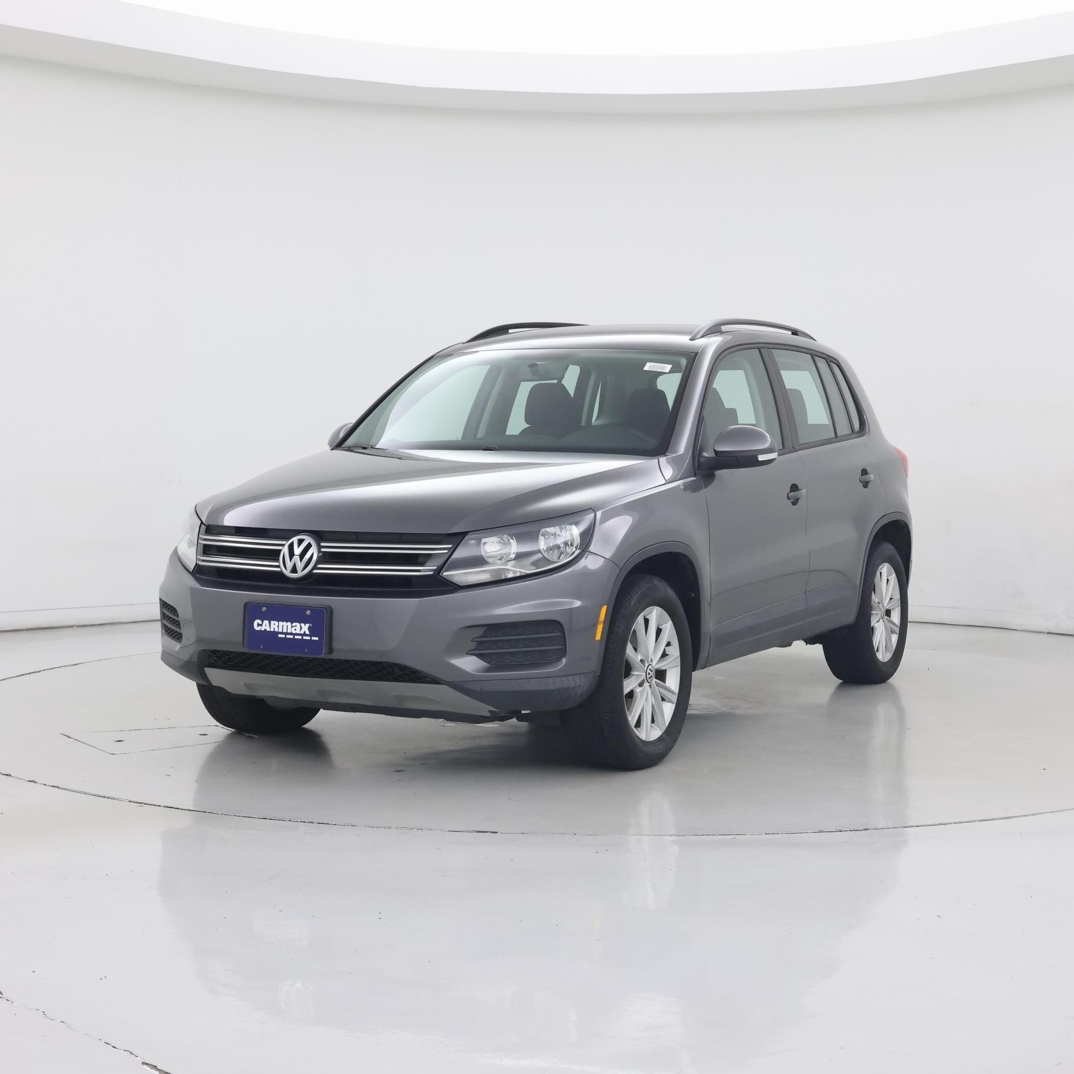 Thumbnail: 2017 Volkswagen Tiguan - 4