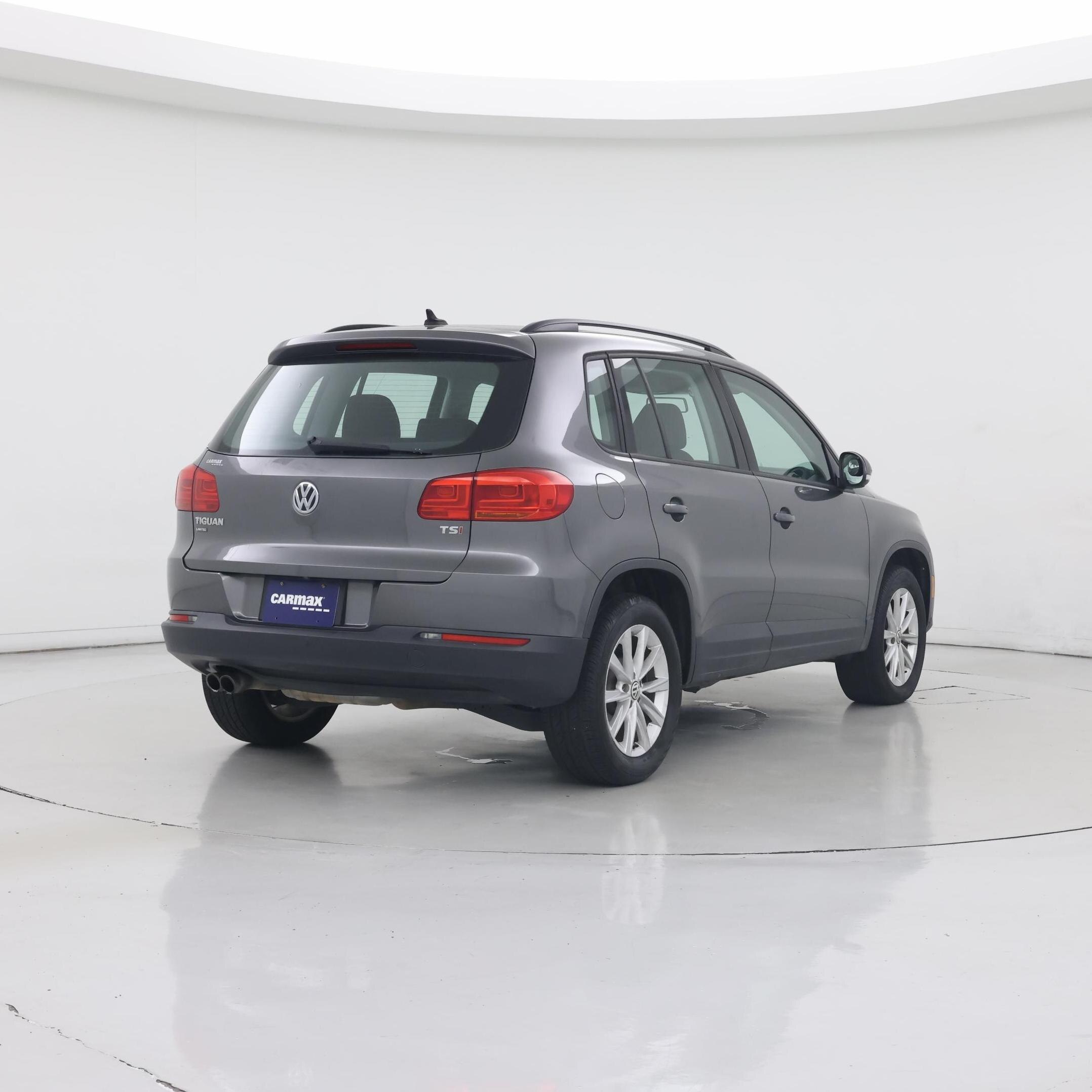 Thumbnail: 2017 Volkswagen Tiguan - 8