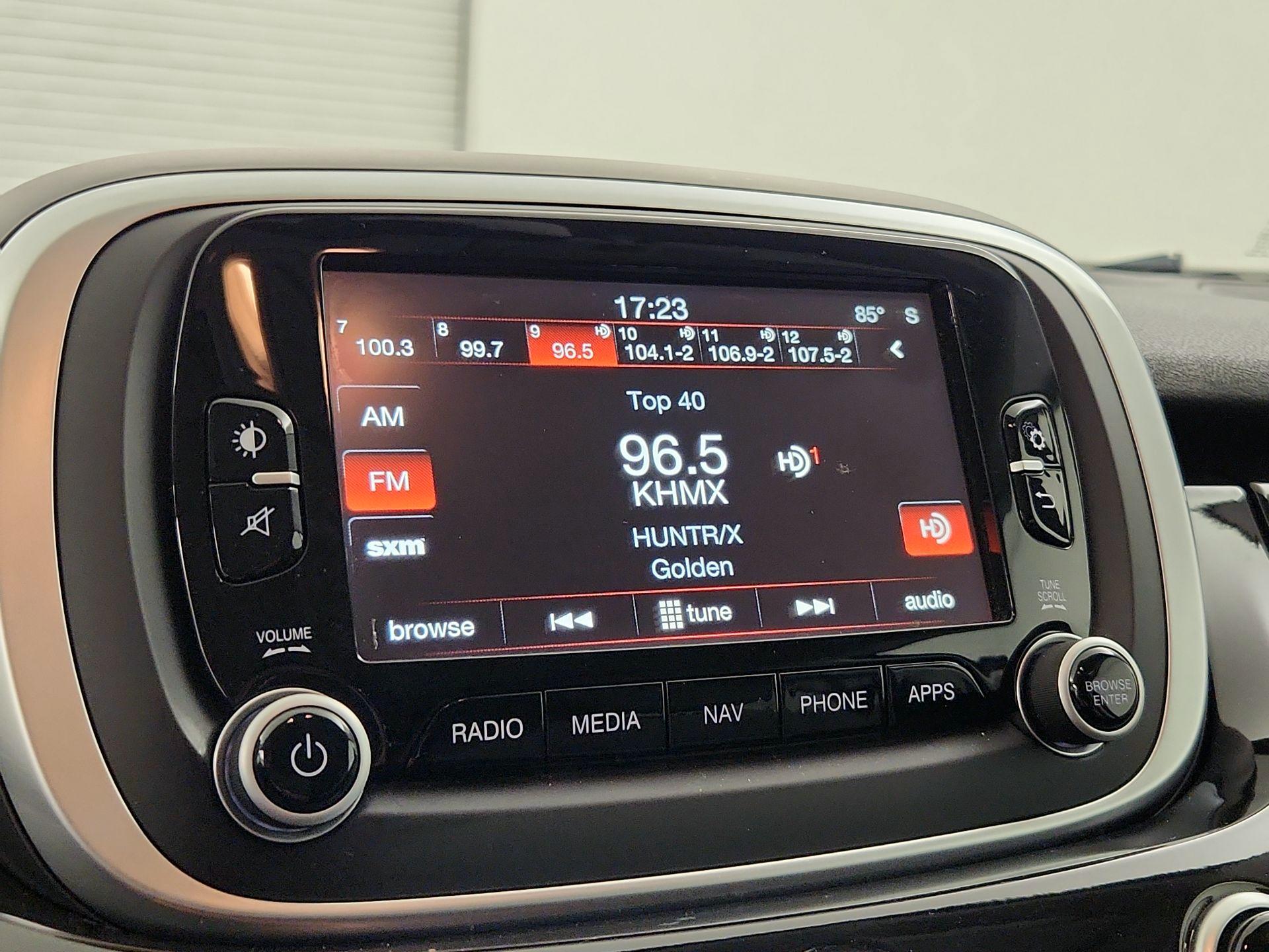 Thumbnail: 2016 Fiat 500X - 16
