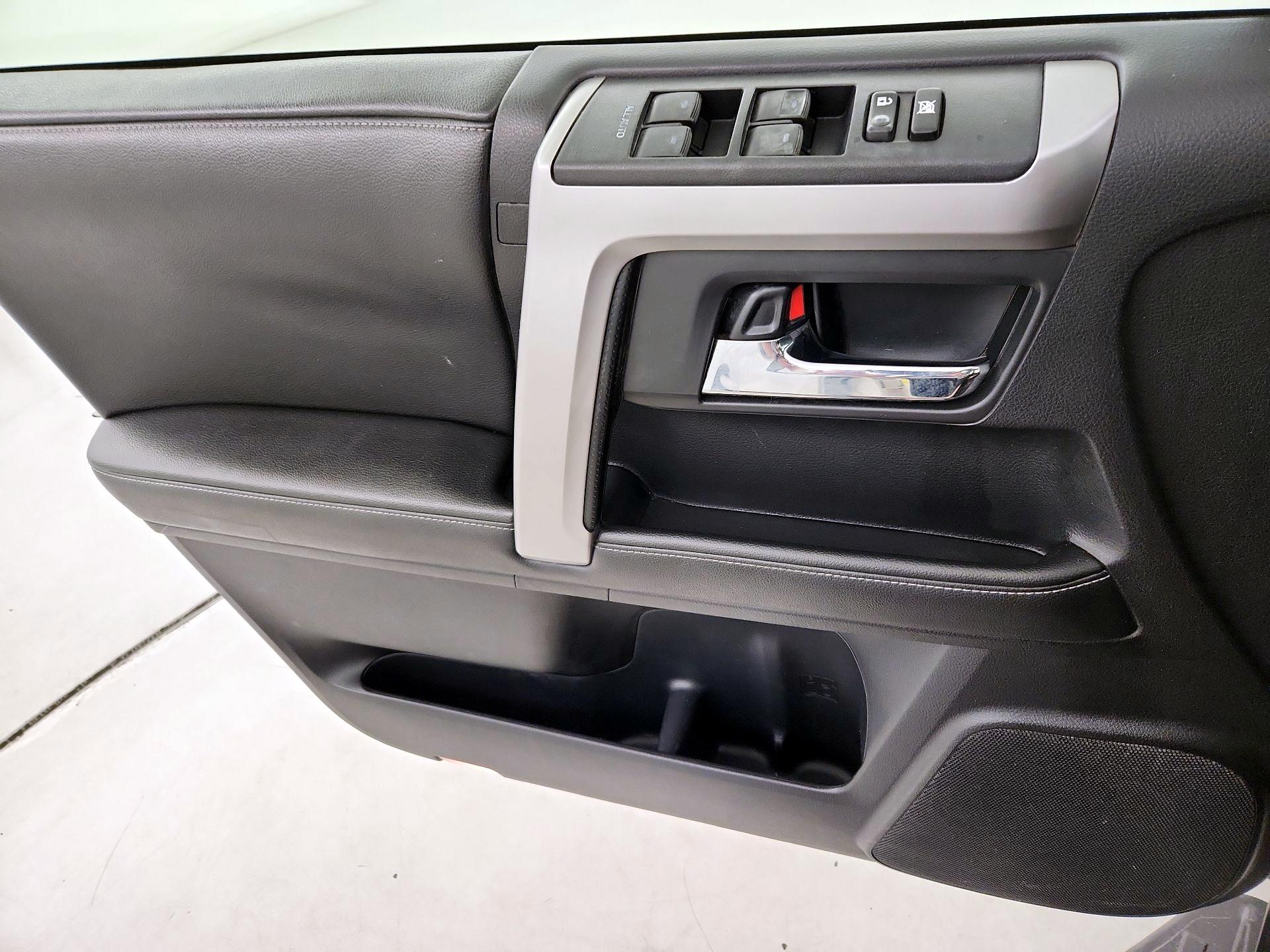 Thumbnail: 2014 Toyota 4Runner - 12