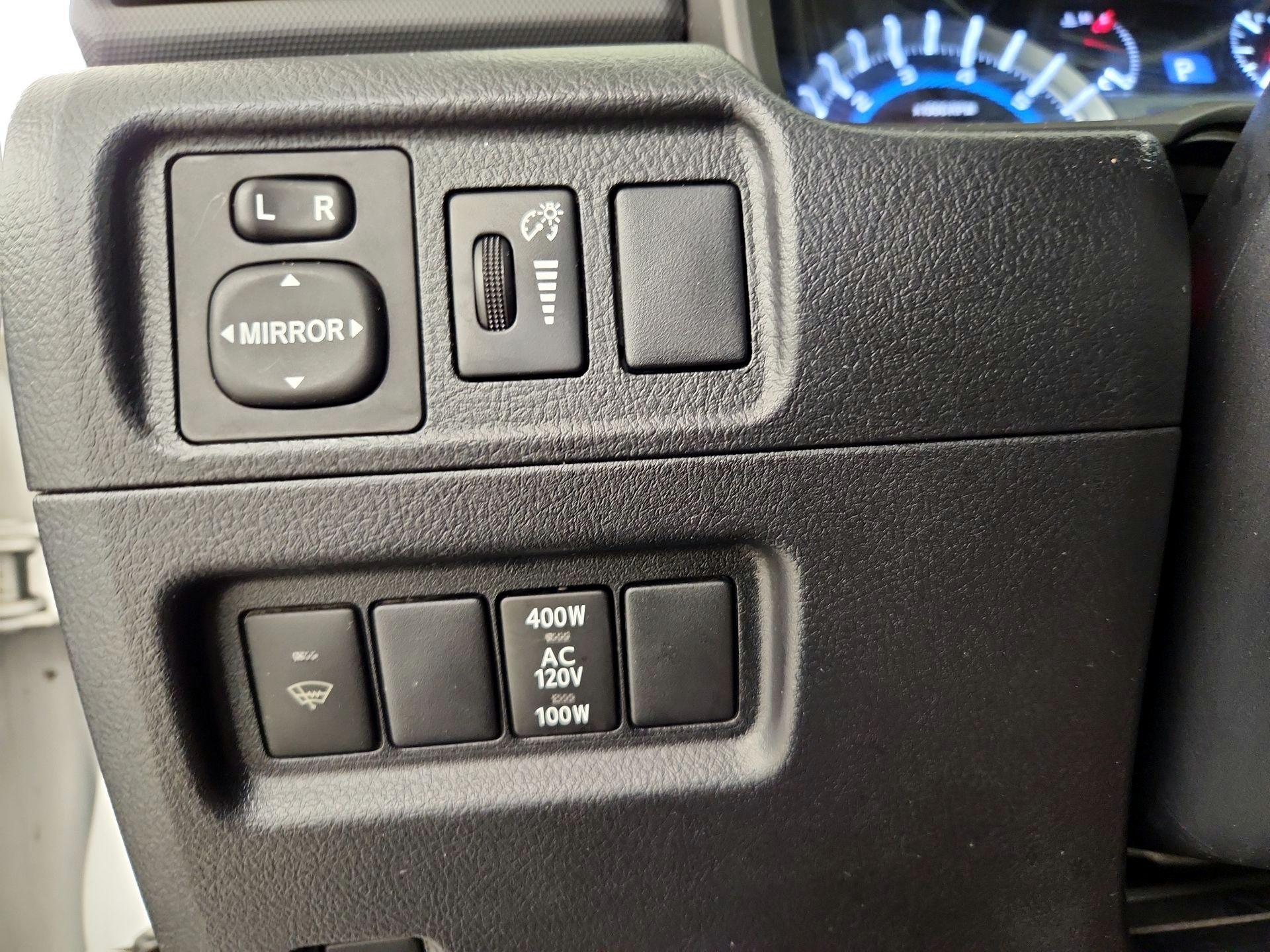 Thumbnail: 2014 Toyota 4Runner - 13