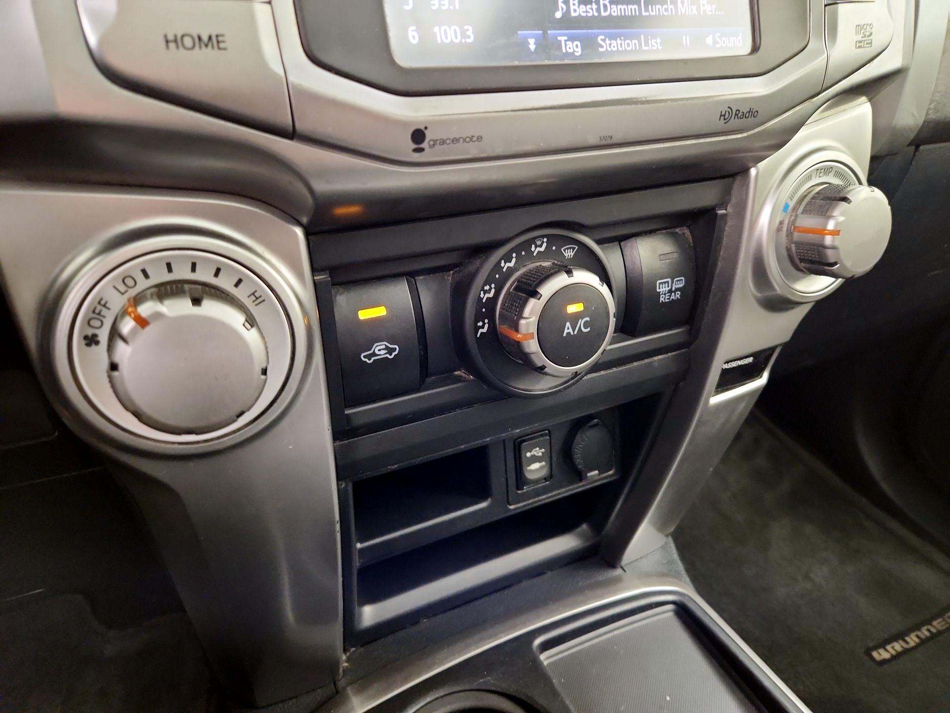 Thumbnail: 2014 Toyota 4Runner - 17