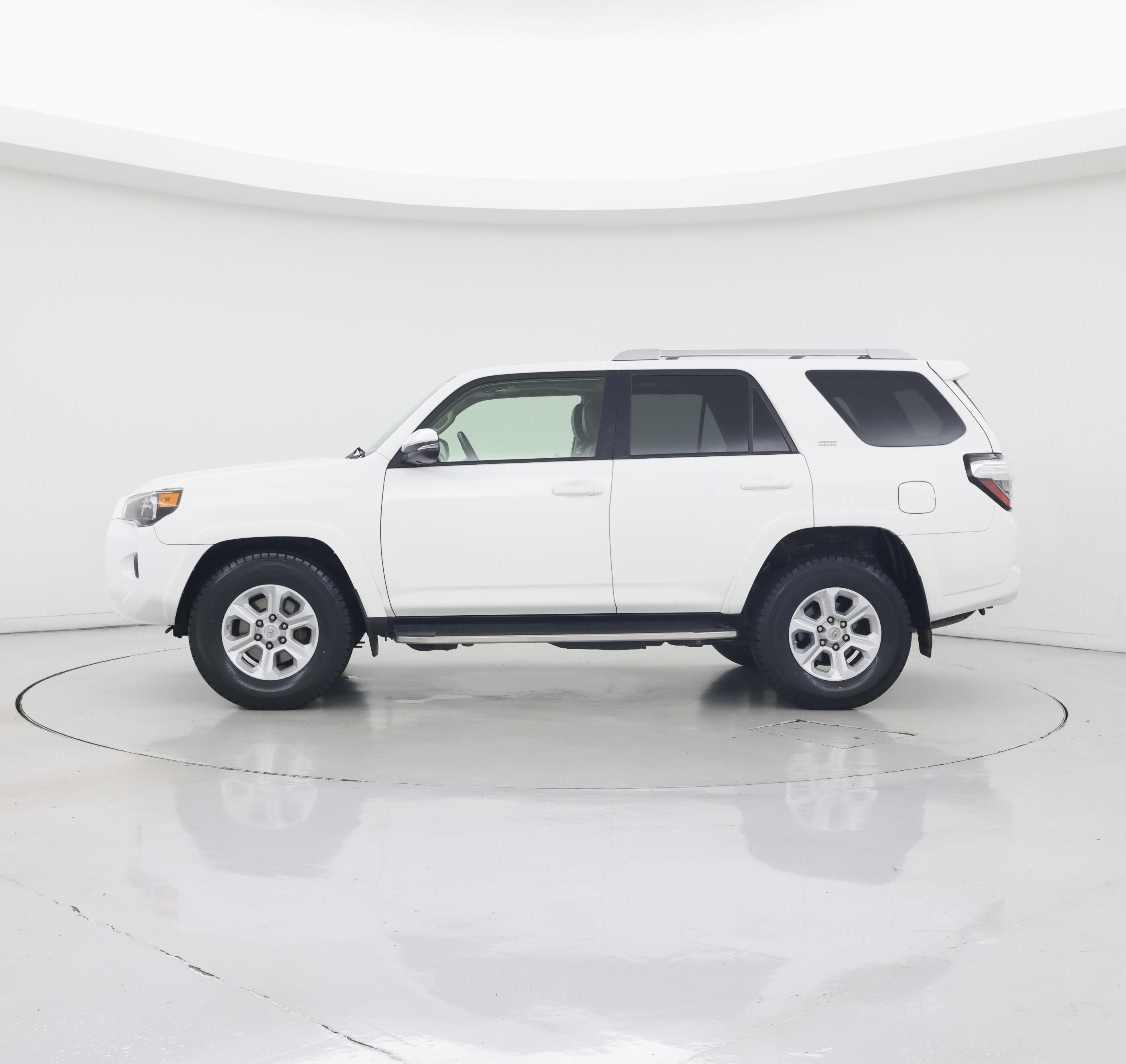 Thumbnail: 2014 Toyota 4Runner - 3