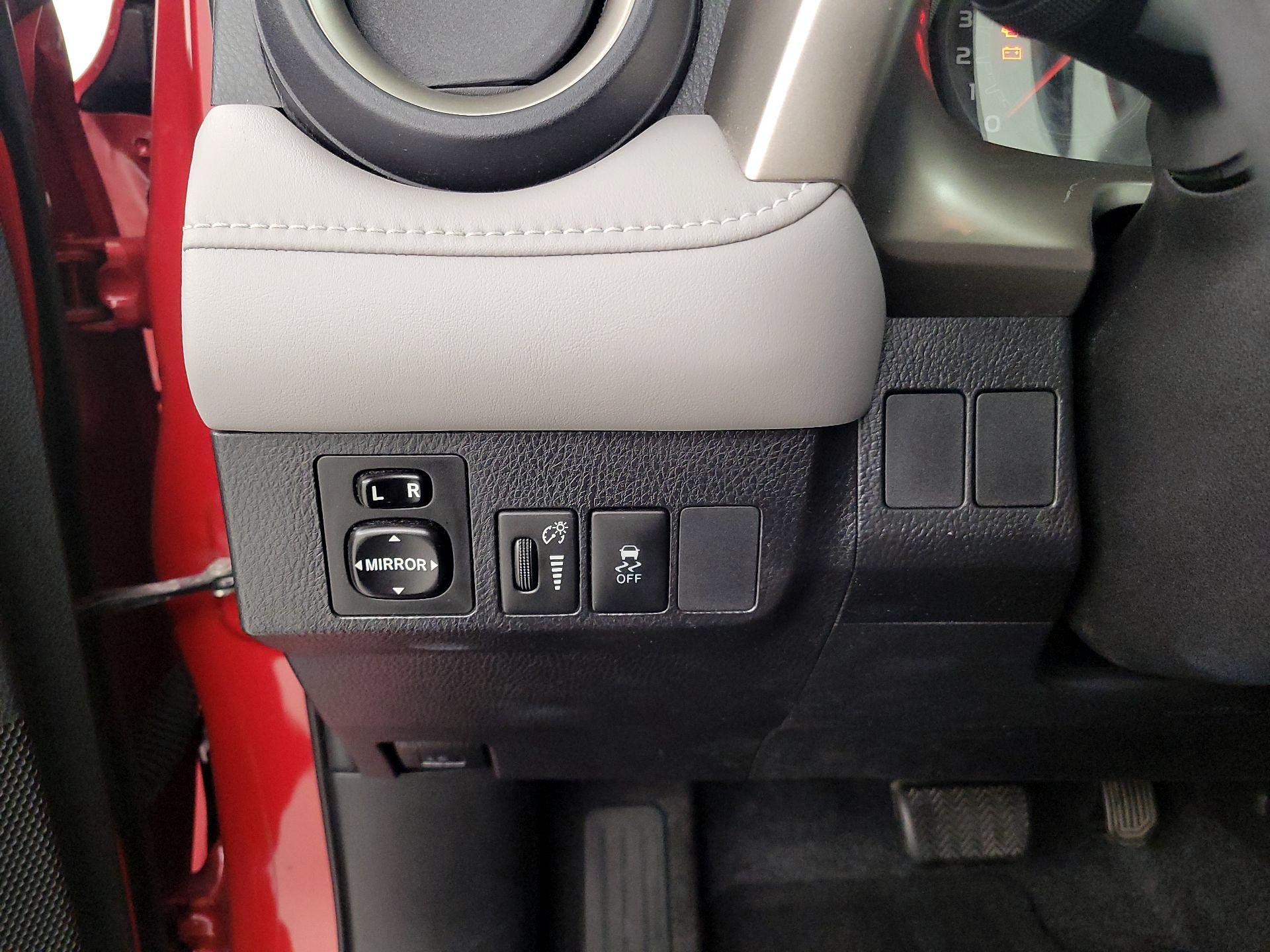 Thumbnail: 2015 Toyota RAV4 - 13