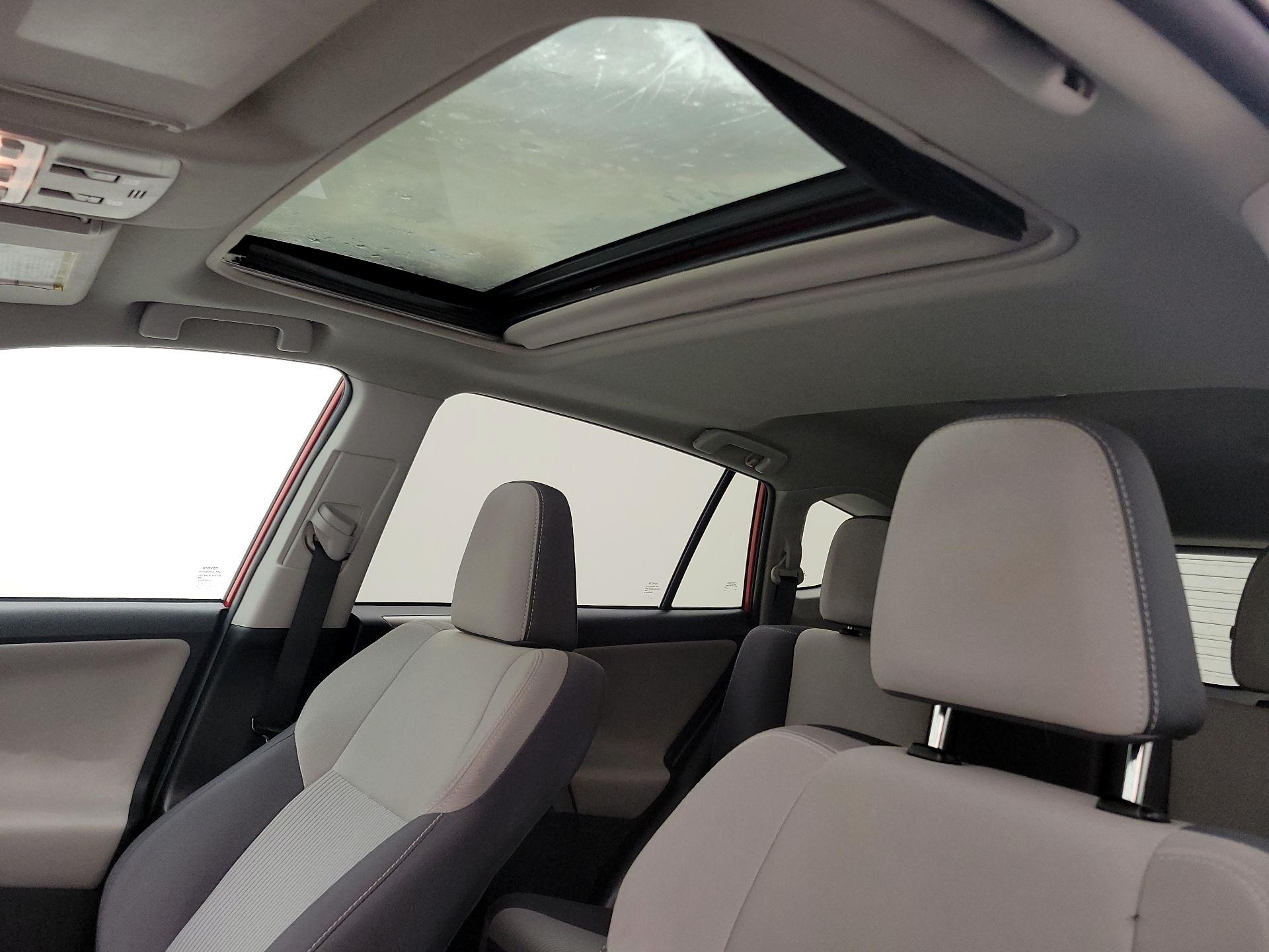 Thumbnail: 2015 Toyota RAV4 - 19