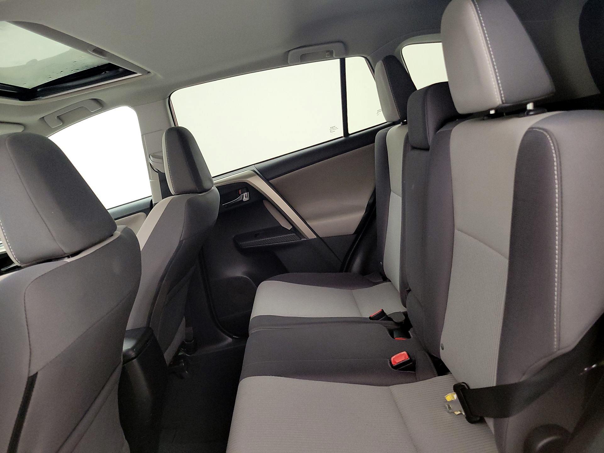 Thumbnail: 2015 Toyota RAV4 - 20