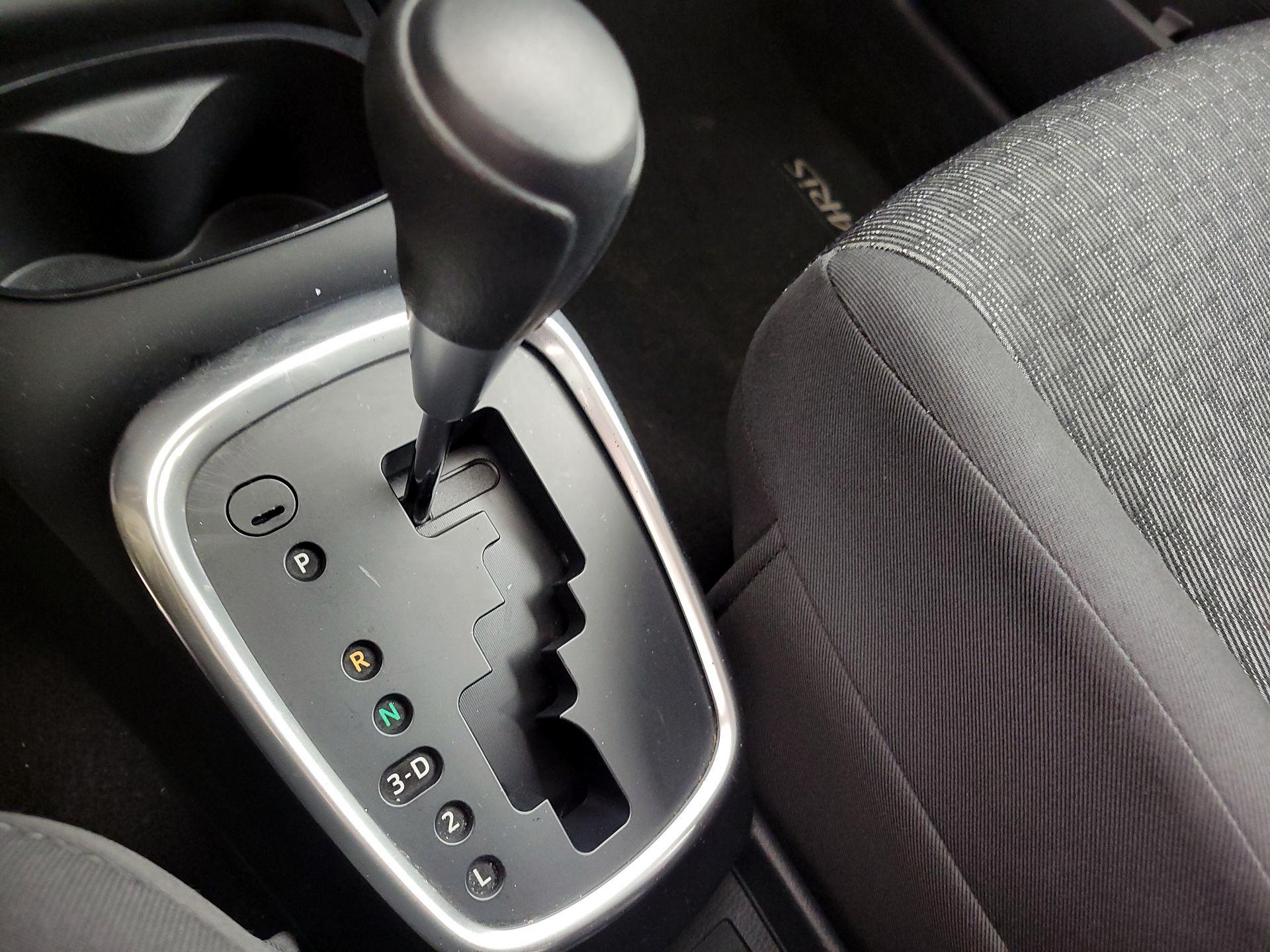 Thumbnail: 2015 Toyota Yaris - 16