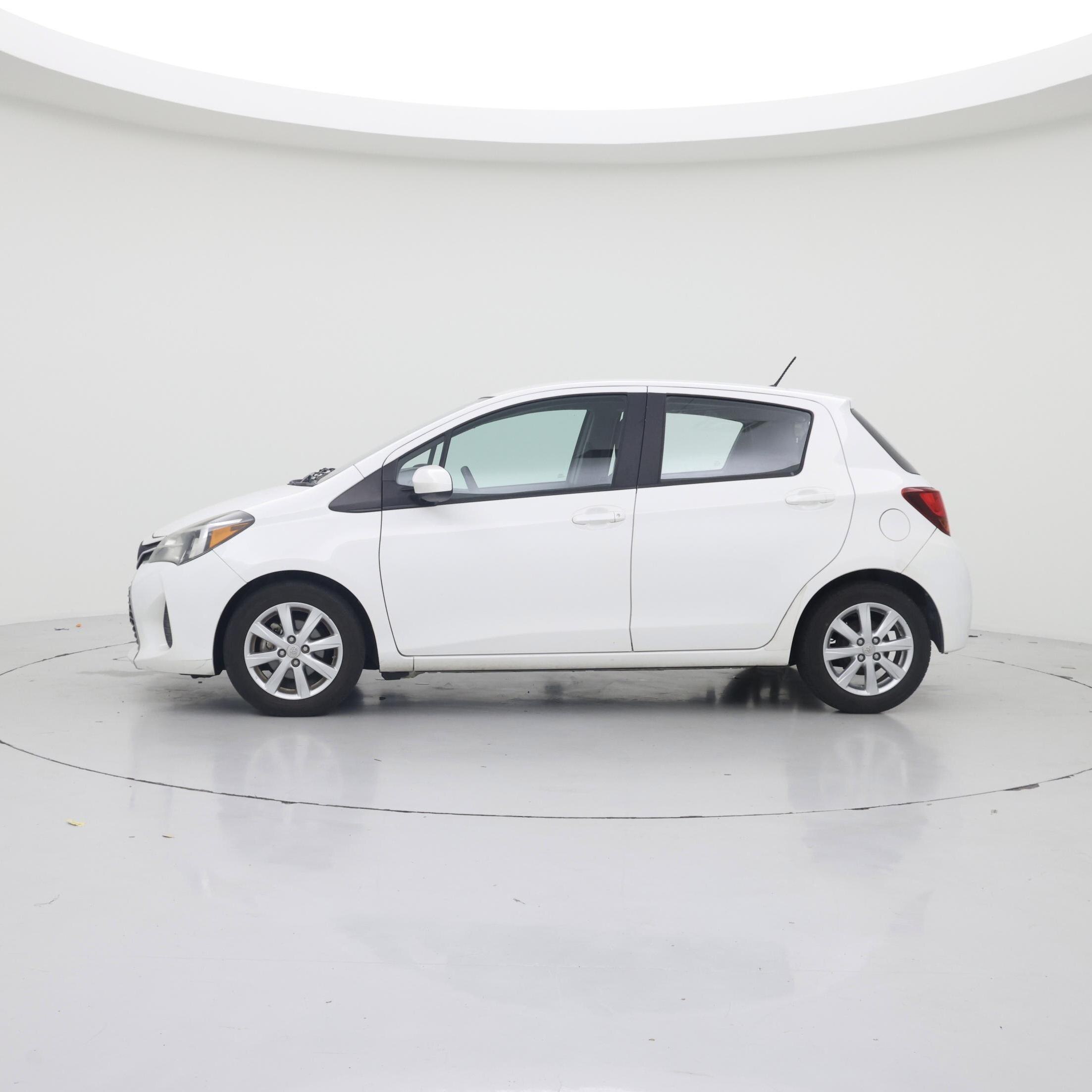 Thumbnail: 2015 Toyota Yaris - 3