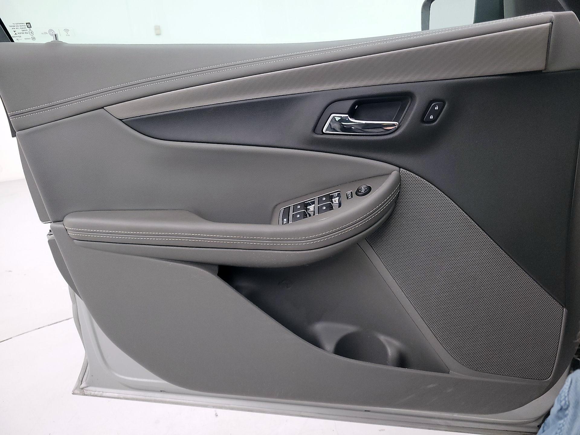 Thumbnail: 2017 Chevrolet Impala - 12