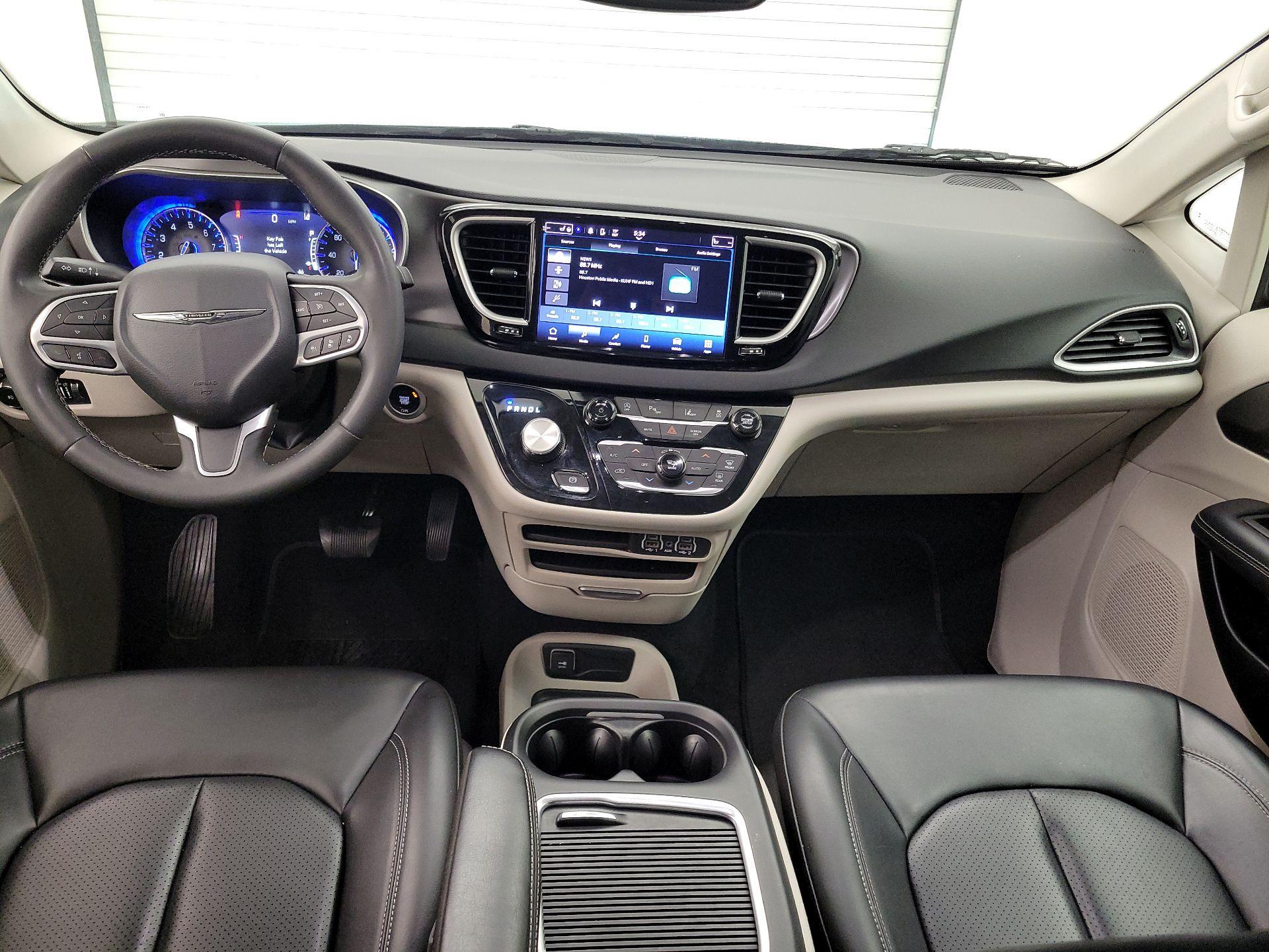 Thumbnail: 2023 Chrysler Pacifica - 9