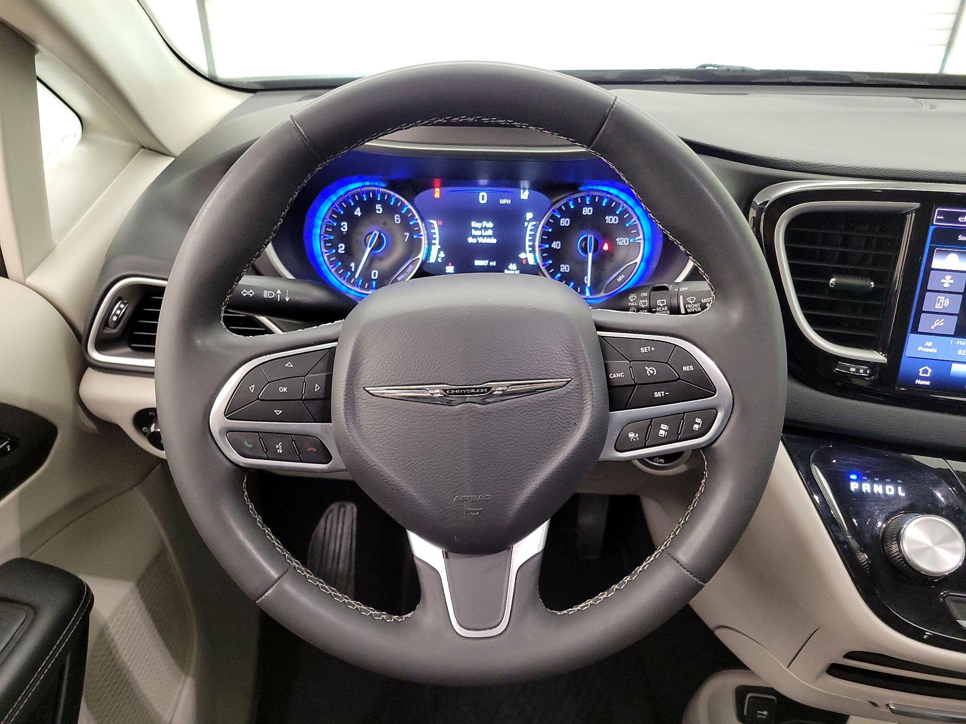 Thumbnail: 2023 Chrysler Pacifica - 10