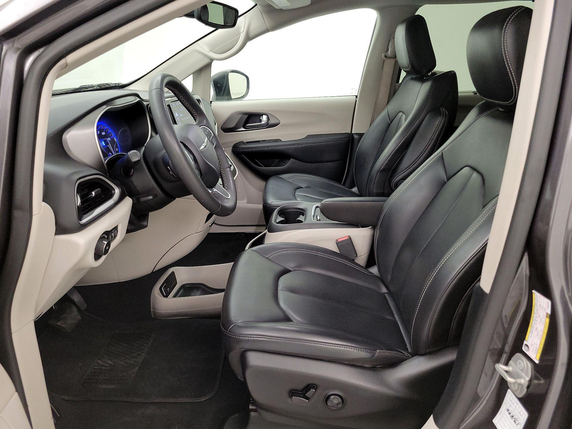 Thumbnail: 2023 Chrysler Pacifica - 11