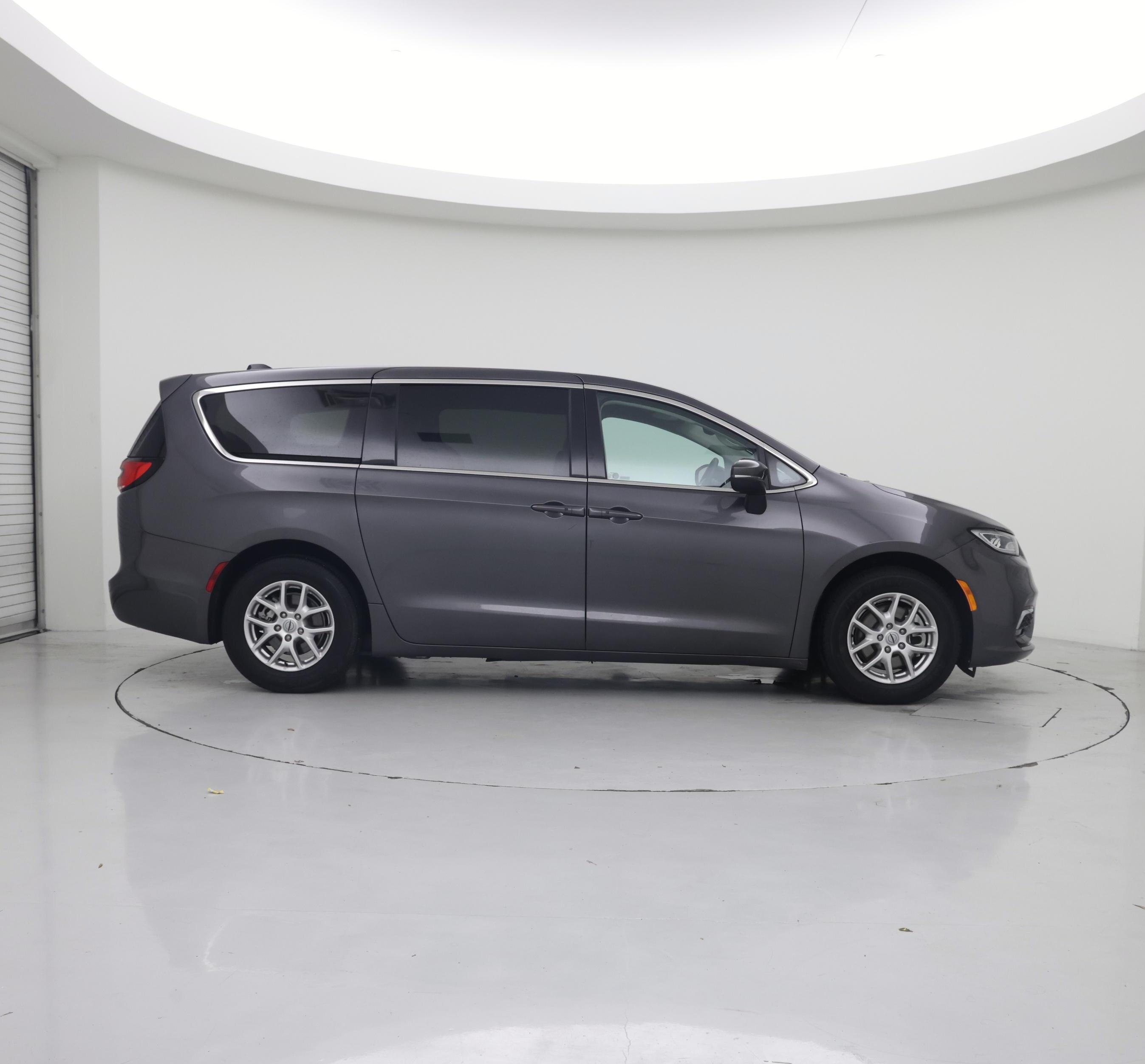 Thumbnail: 2023 Chrysler Pacifica - 7
