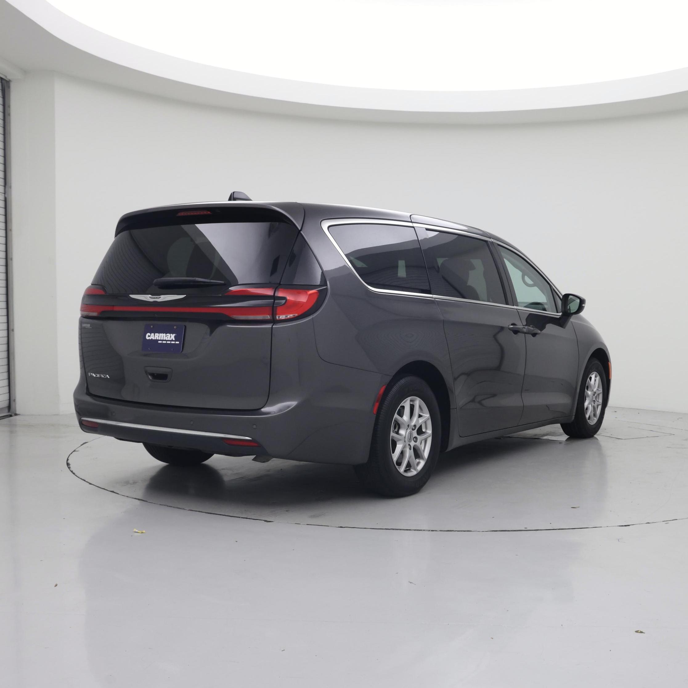 Thumbnail: 2023 Chrysler Pacifica - 8