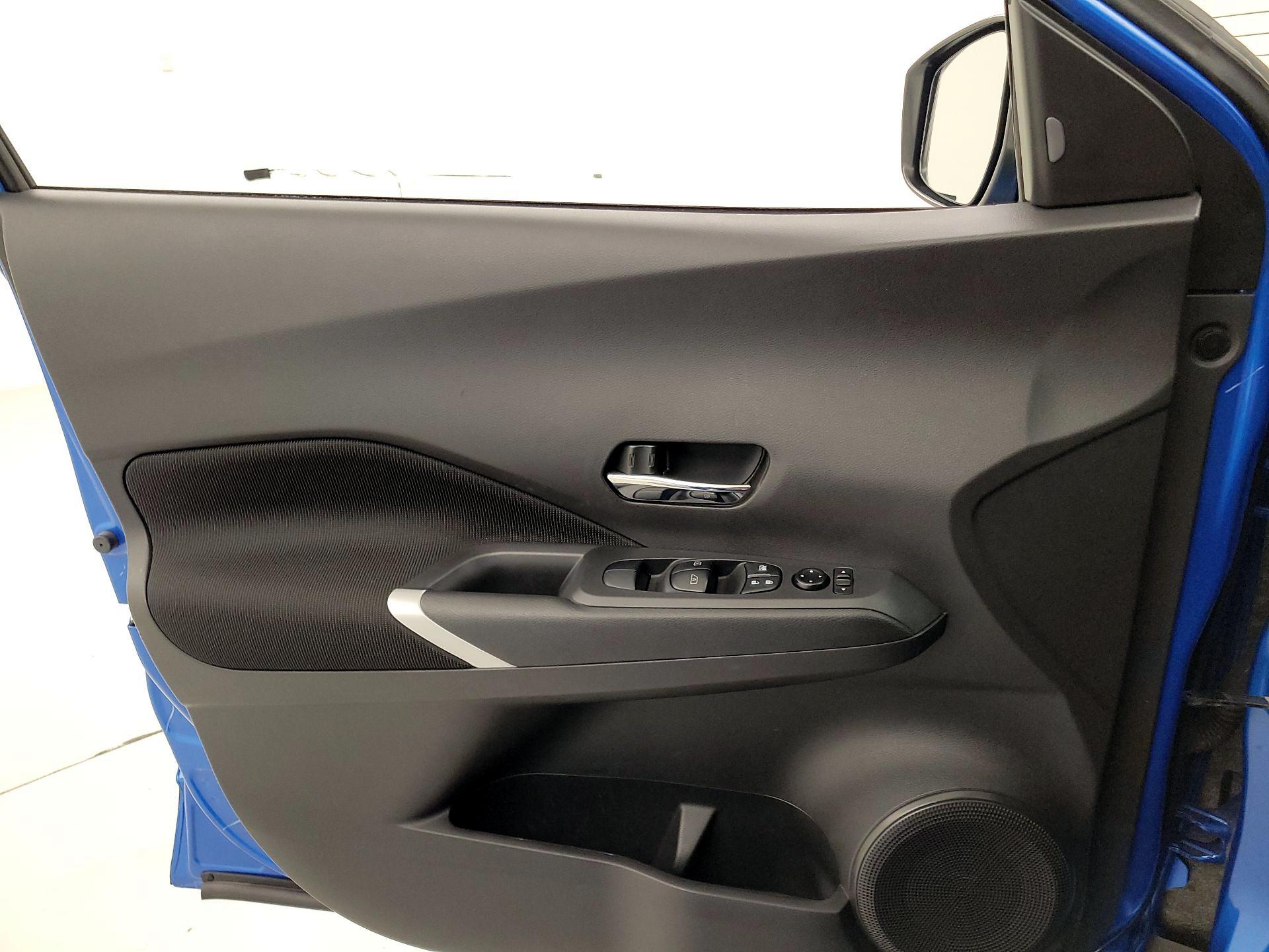 Thumbnail: 2023 Nissan Kicks - 12