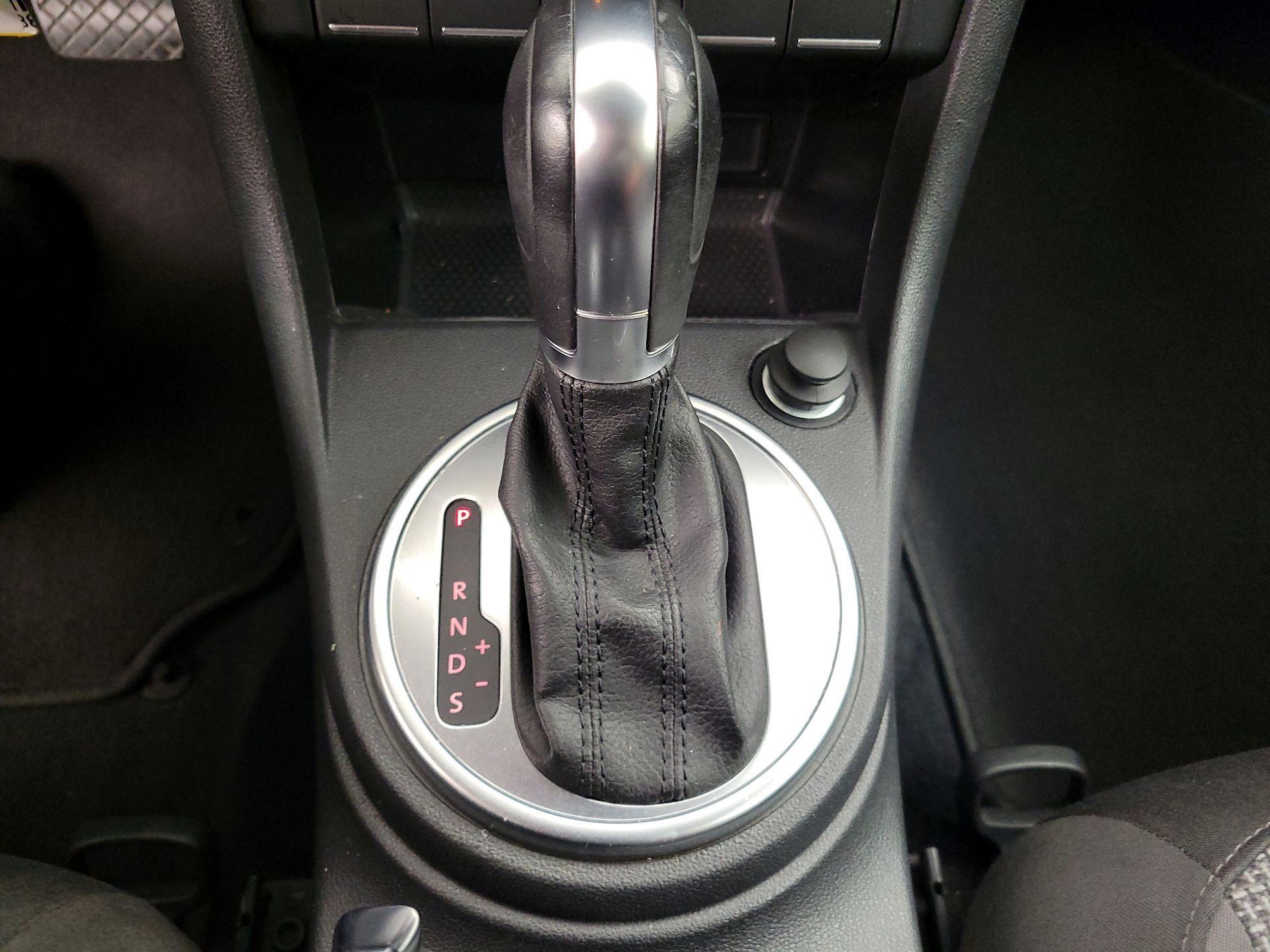 Thumbnail: 2019 Volkswagen Beetle - 16