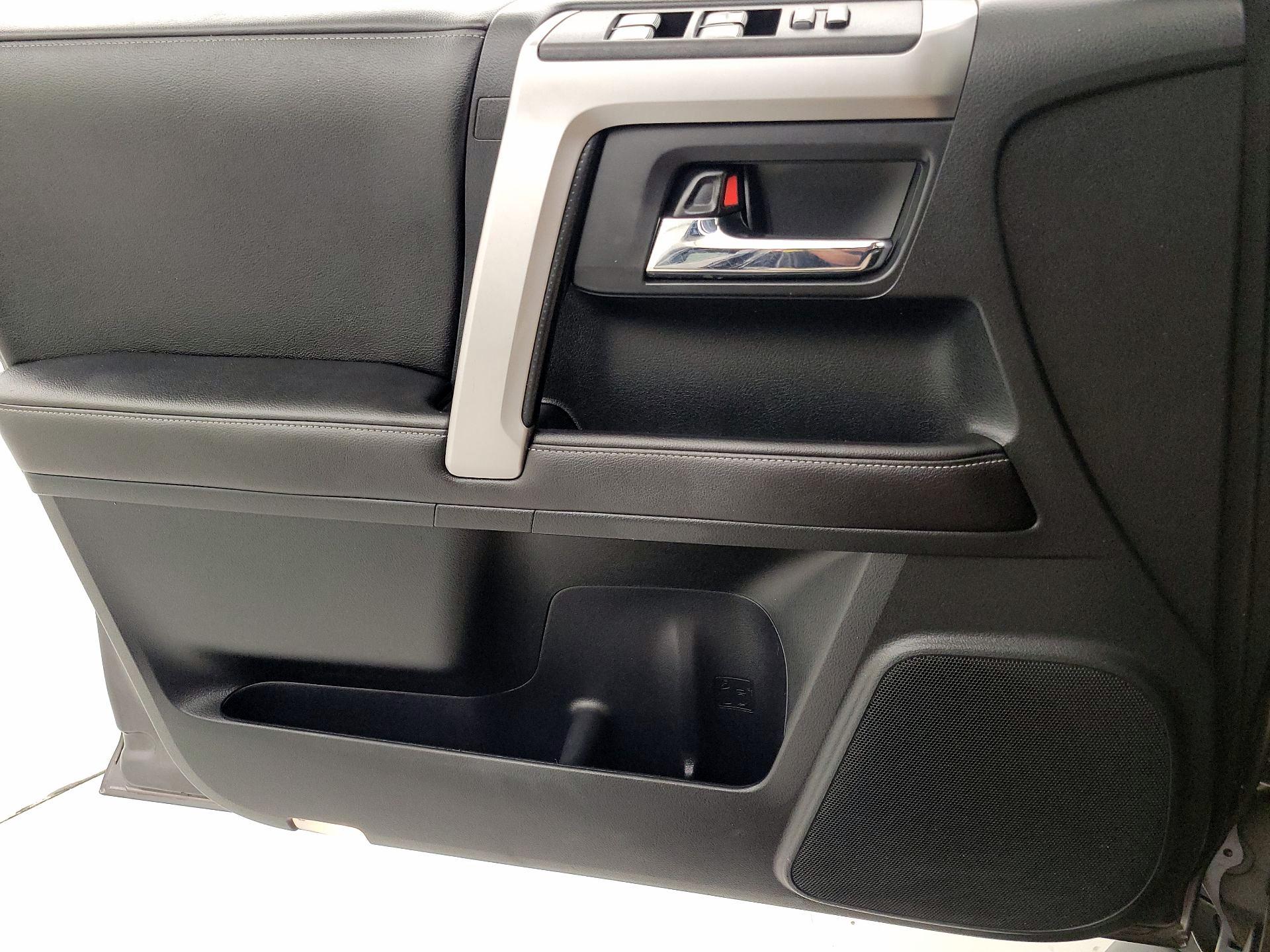 Thumbnail: 2015 Toyota 4Runner - 12