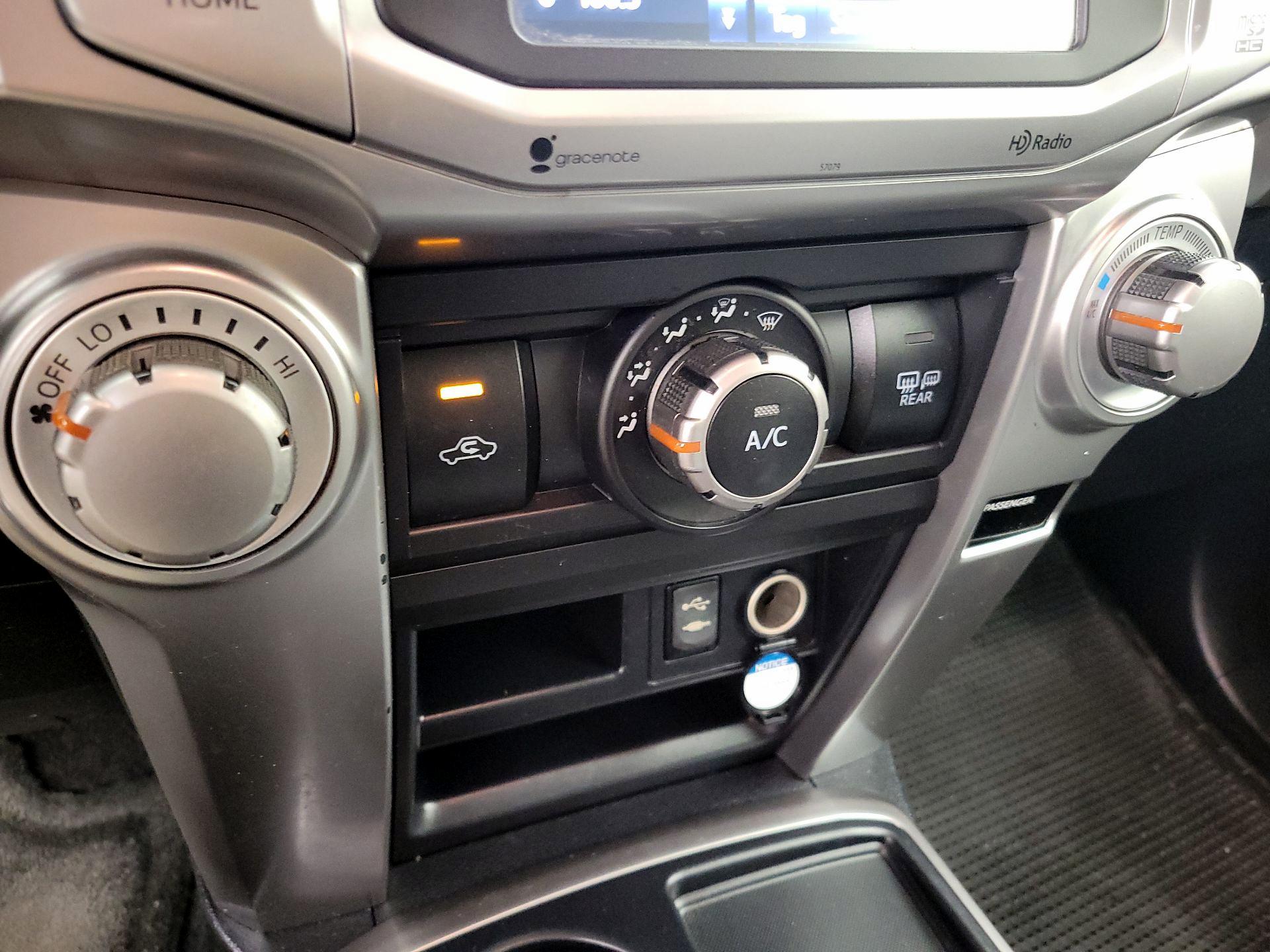 Thumbnail: 2015 Toyota 4Runner - 17