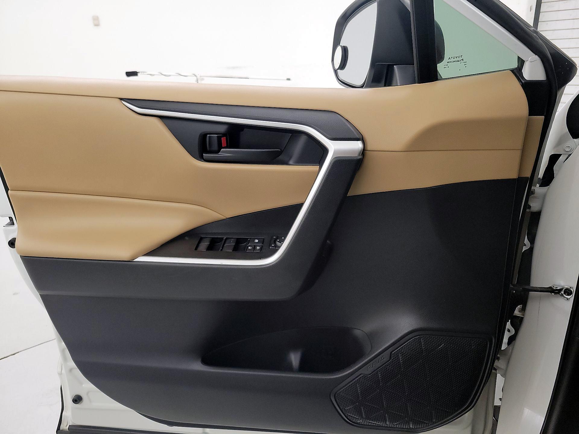 Thumbnail: 2022 Toyota RAV4 - 12