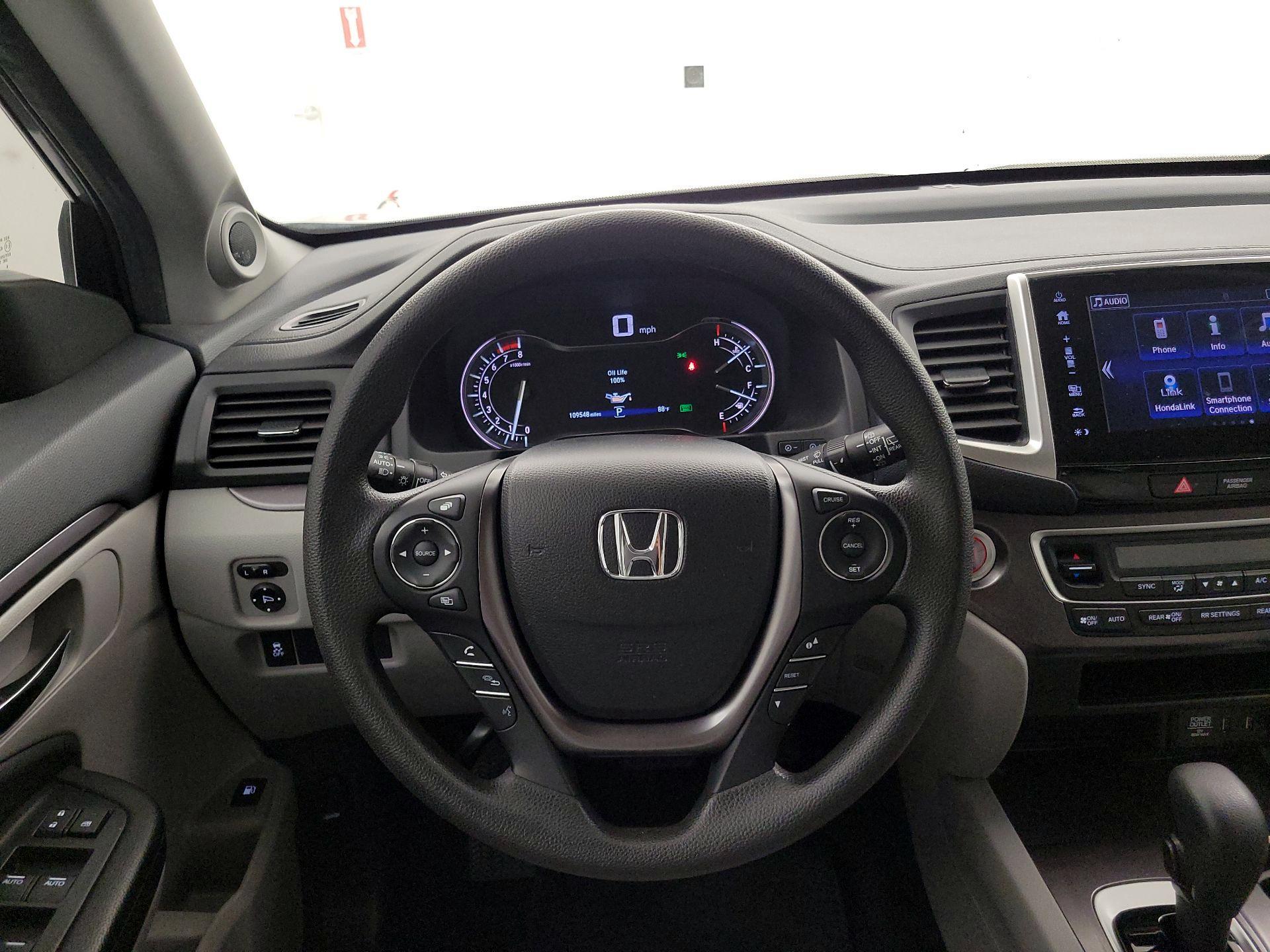 Thumbnail: 2017 Honda Pilot - 10