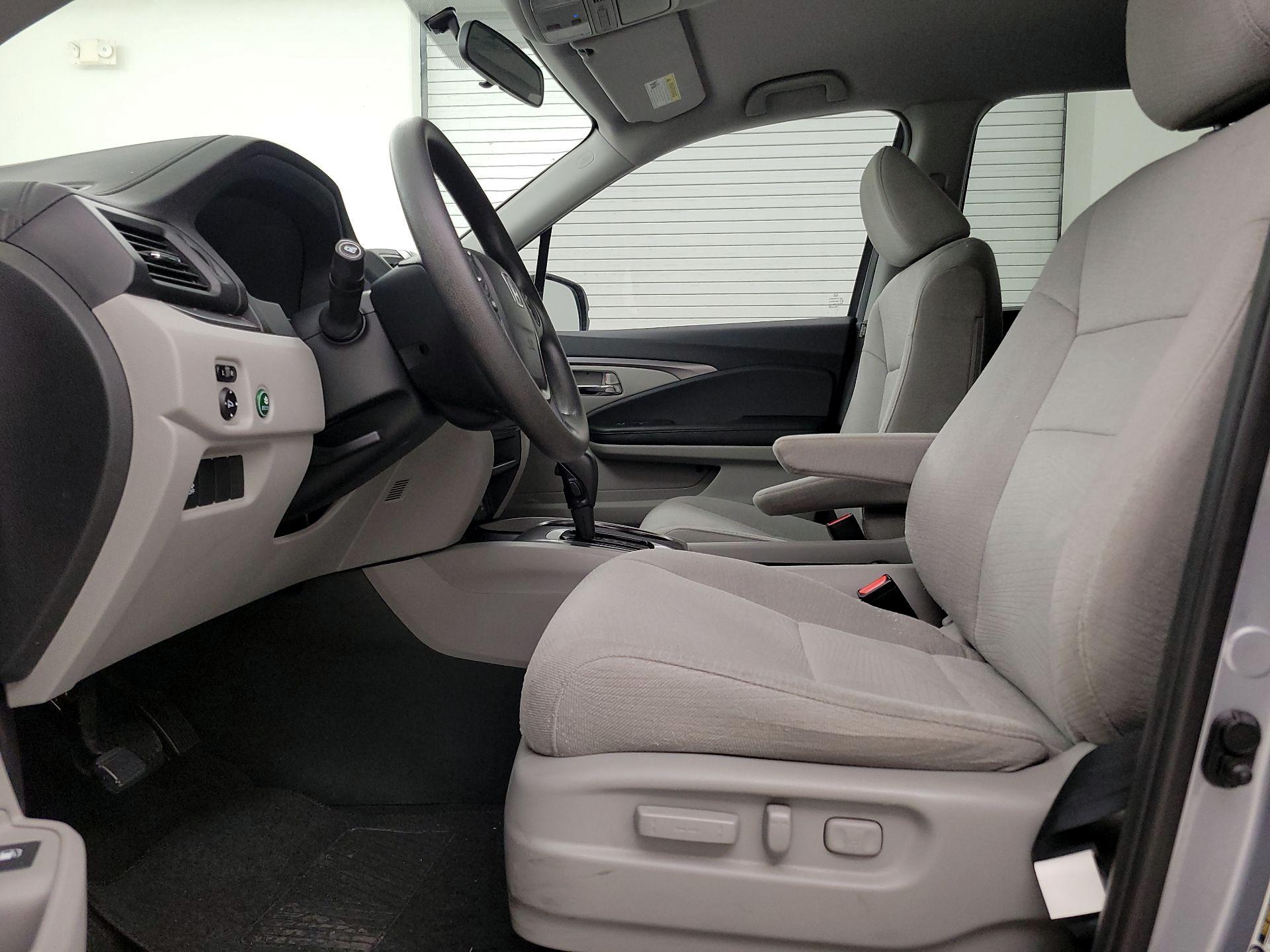 Thumbnail: 2017 Honda Pilot - 11