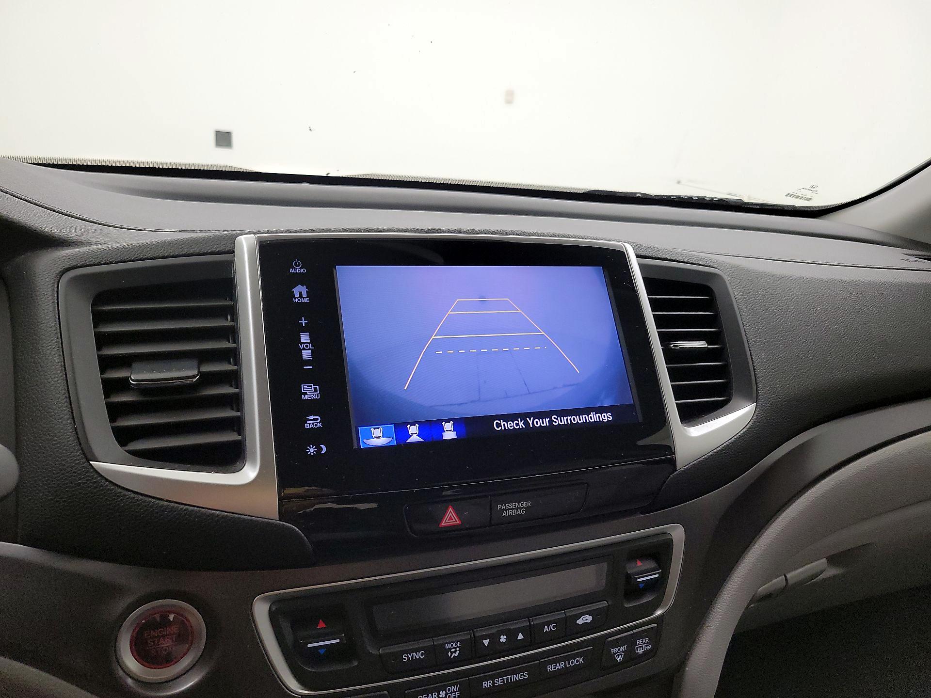 Thumbnail: 2017 Honda Pilot - 14