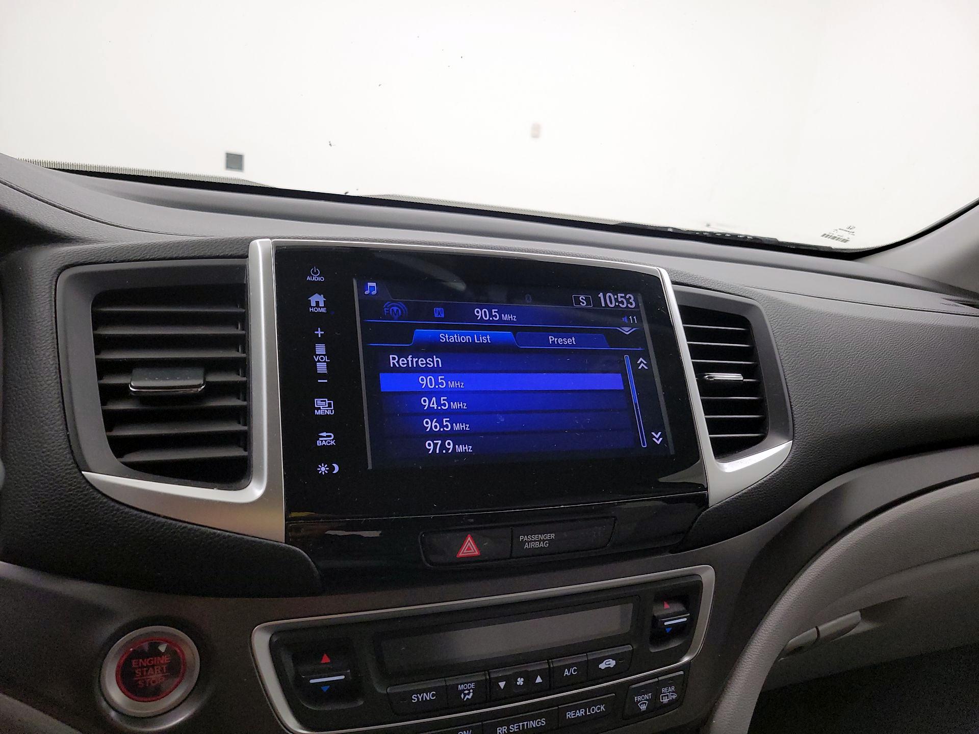 Thumbnail: 2017 Honda Pilot - 15
