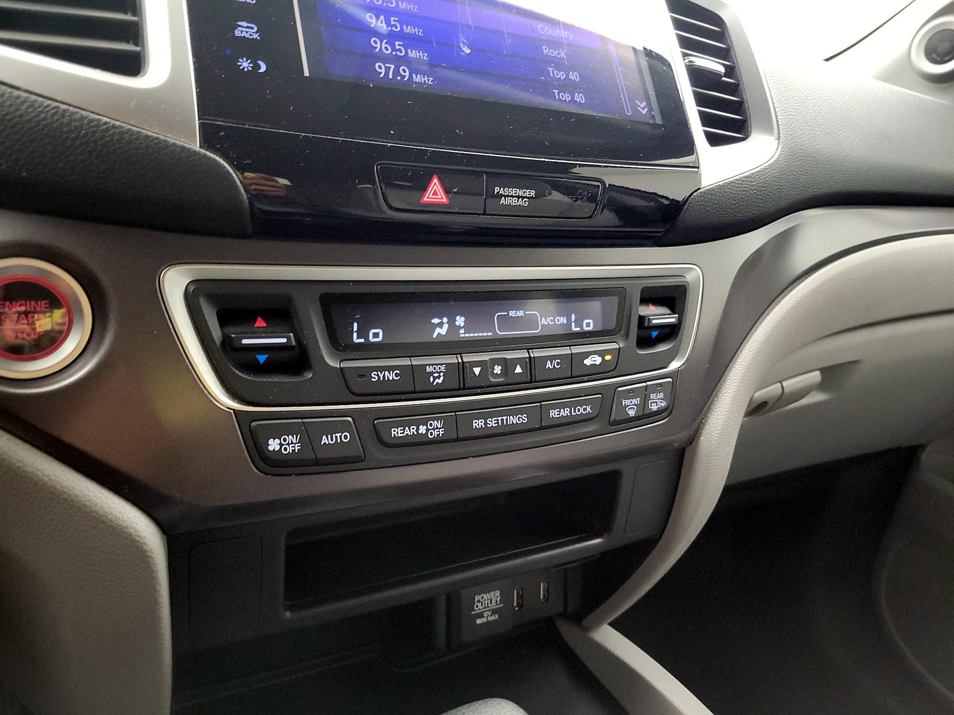 Thumbnail: 2017 Honda Pilot - 16