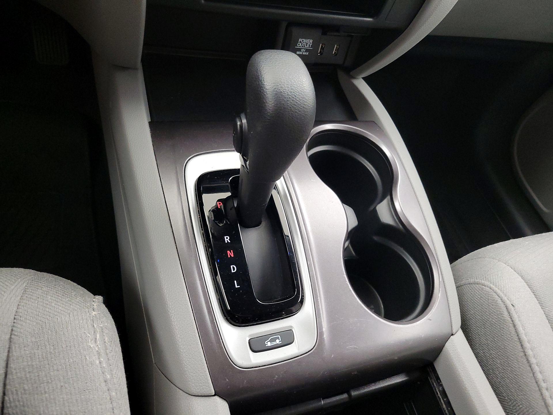Thumbnail: 2017 Honda Pilot - 17