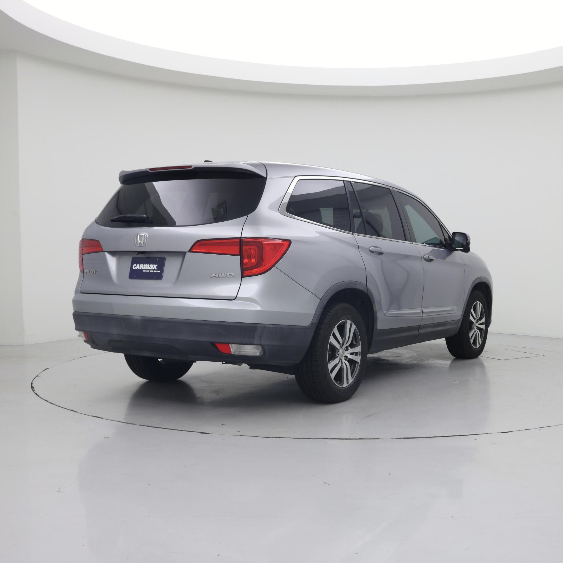Thumbnail: 2017 Honda Pilot - 8