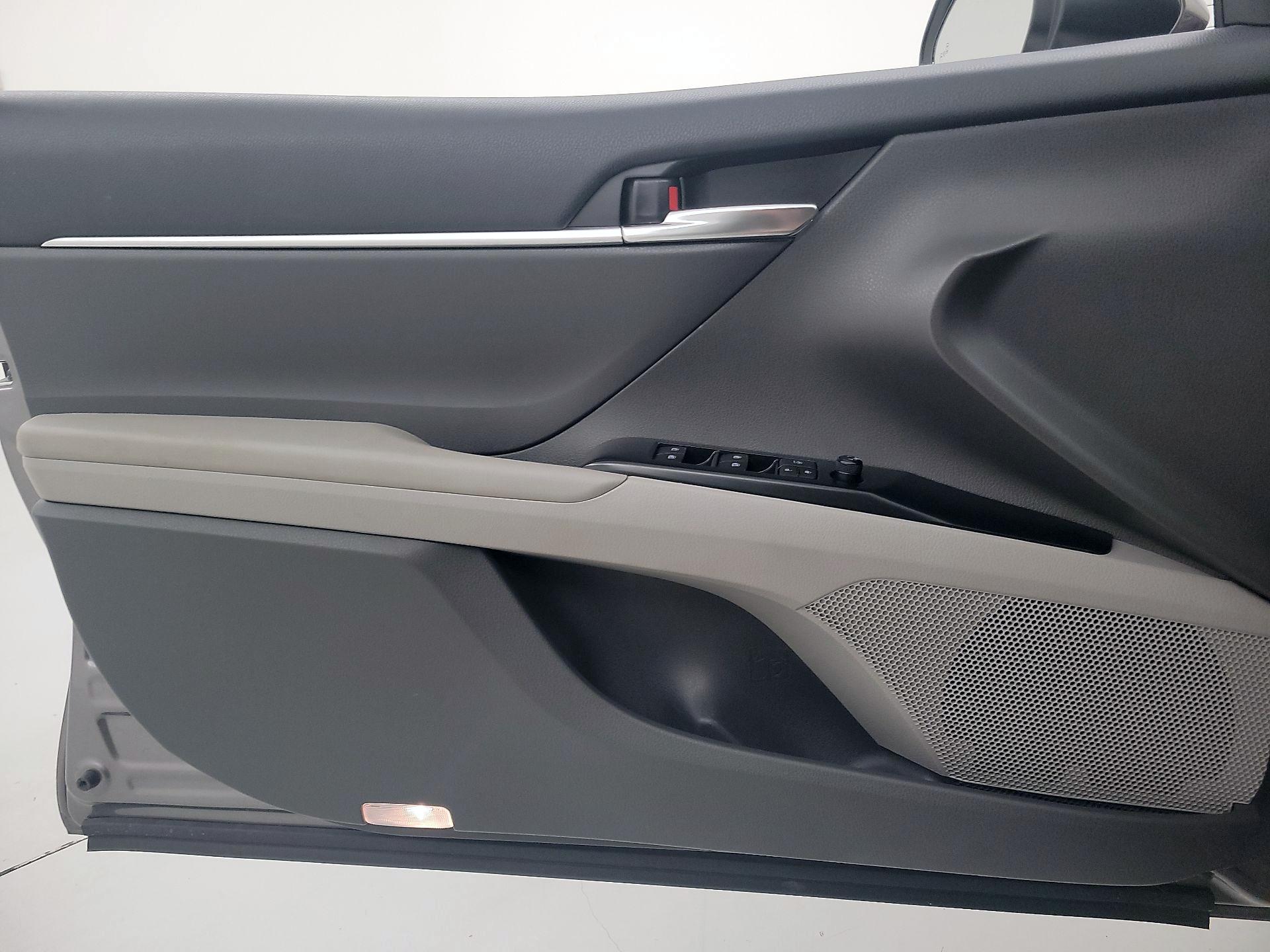 Thumbnail: 2019 Toyota Camry - 12
