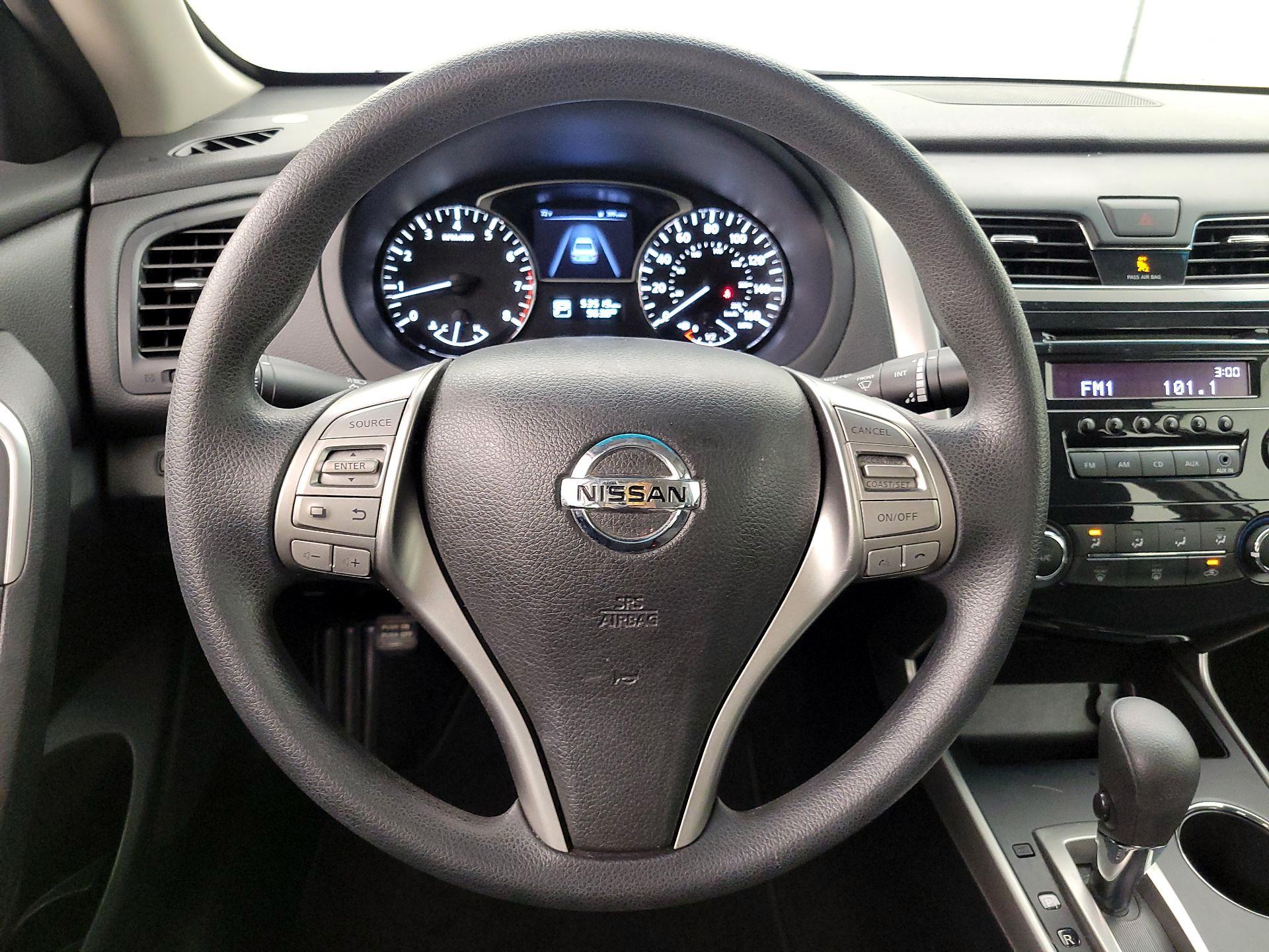 Thumbnail: 2015 Nissan Altima - 10