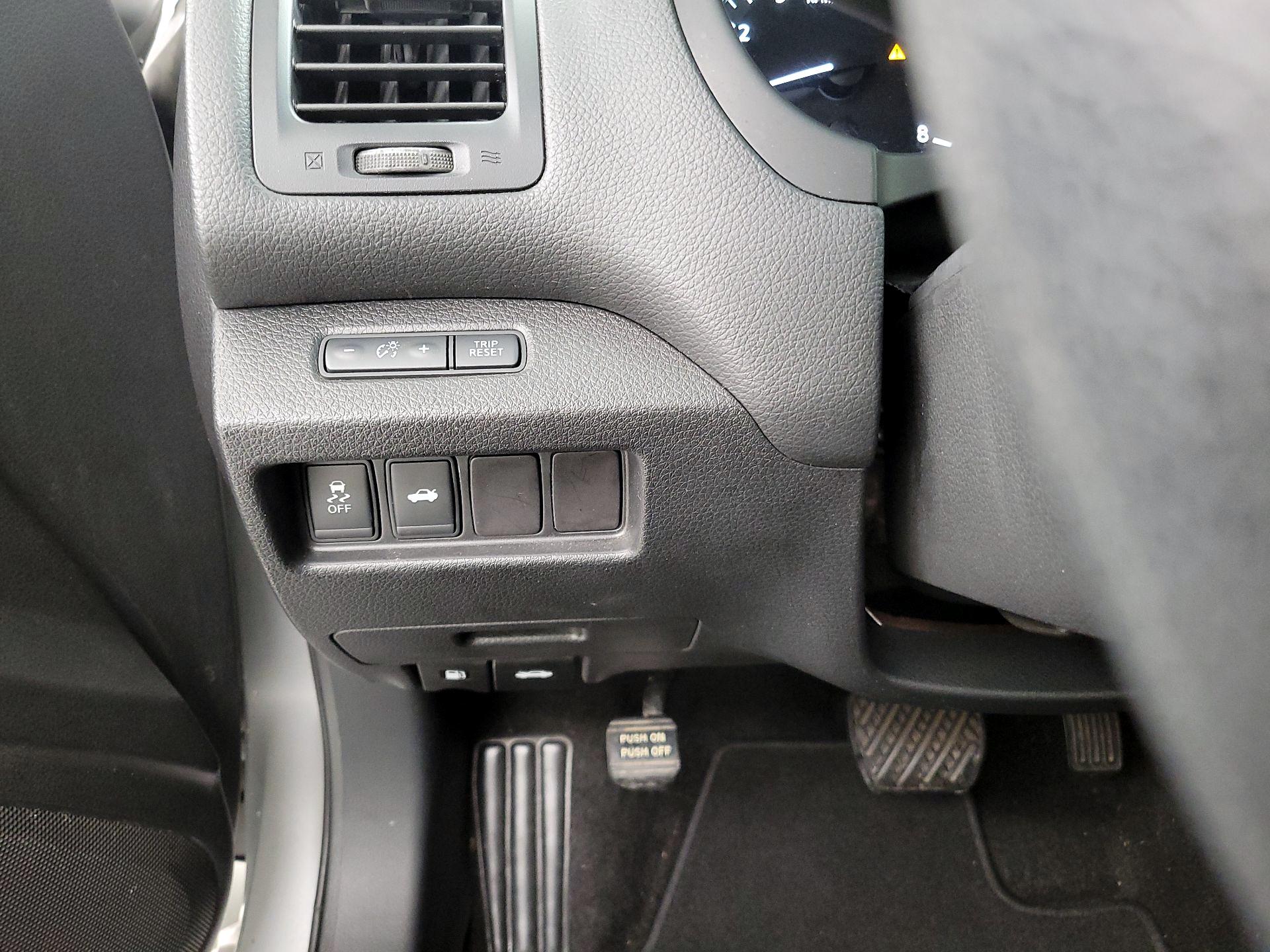 Thumbnail: 2015 Nissan Altima - 13