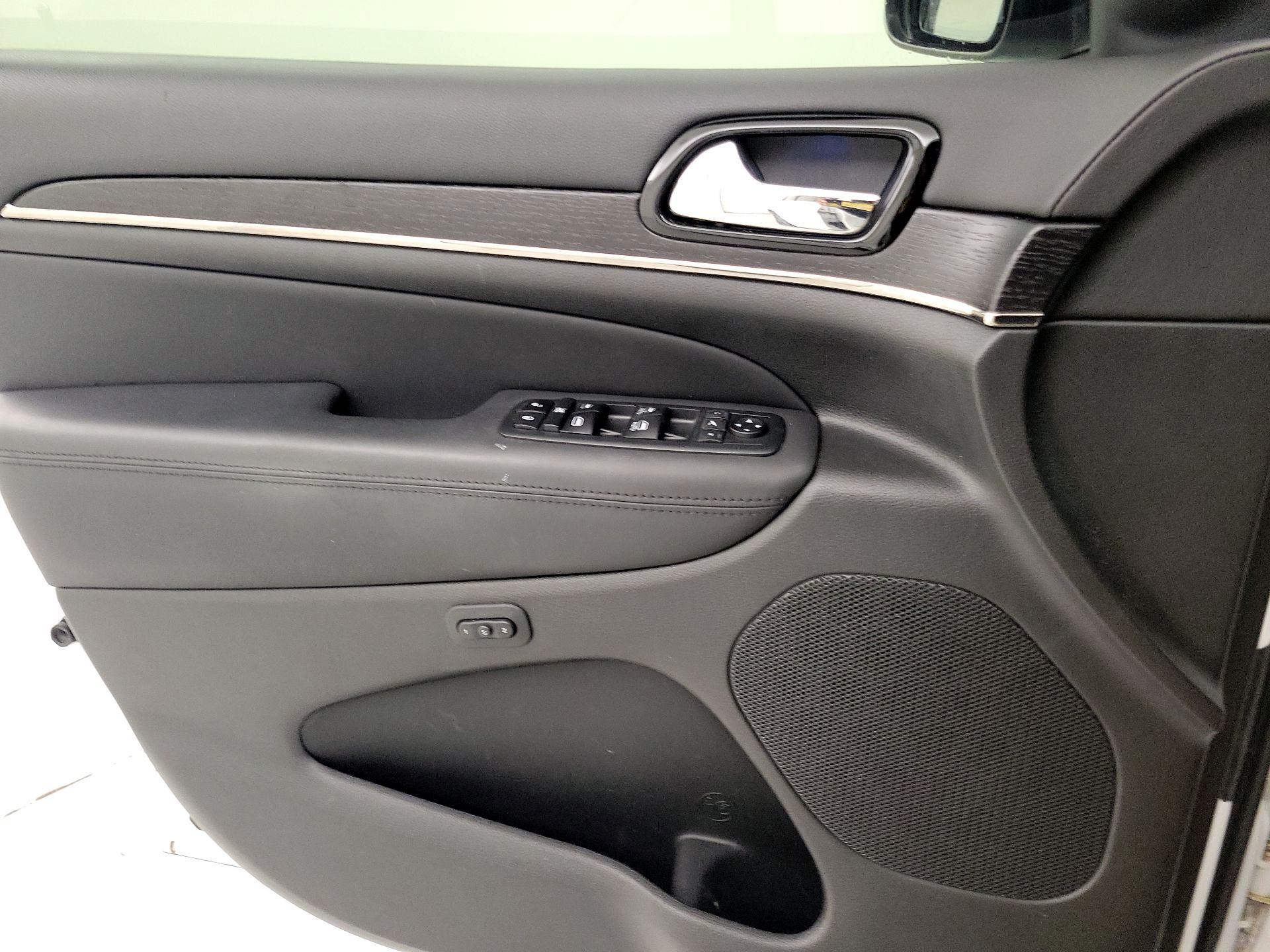 Thumbnail: 2019 Jeep Grand Cherokee - 12