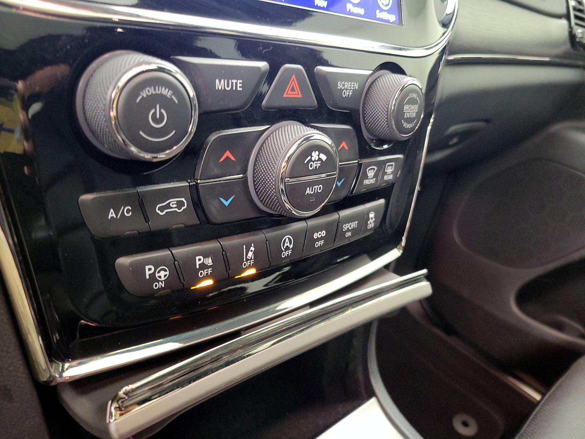 Thumbnail: 2019 Jeep Grand Cherokee - 17