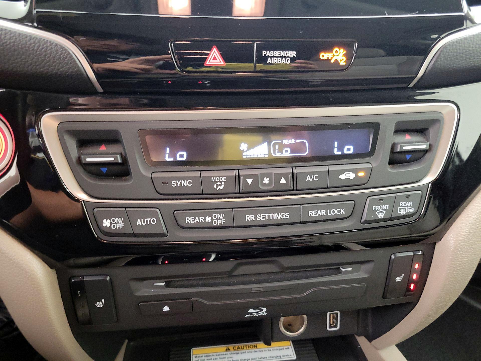 Thumbnail: 2019 Honda Pilot - 16