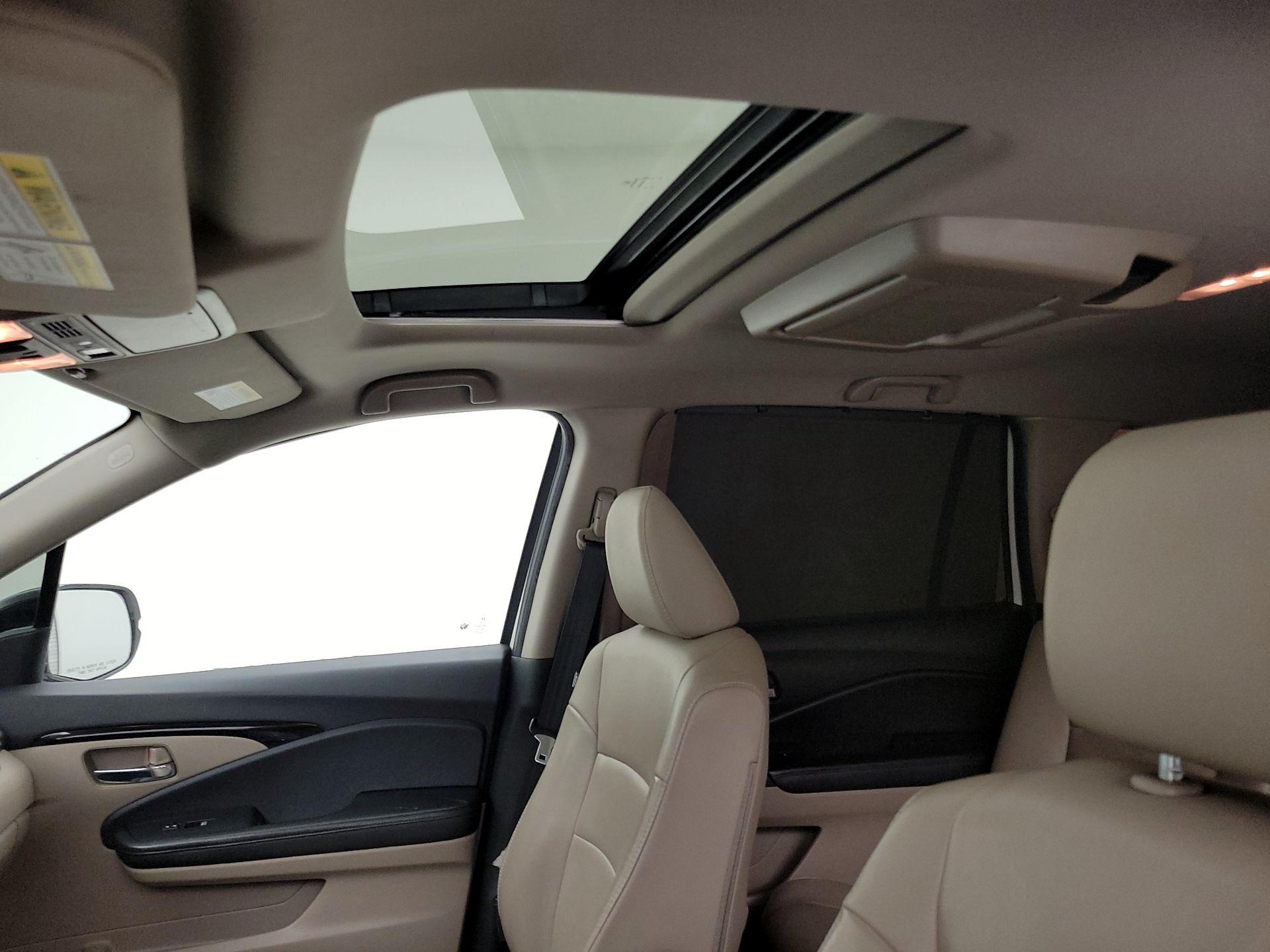 Thumbnail: 2019 Honda Pilot - 19