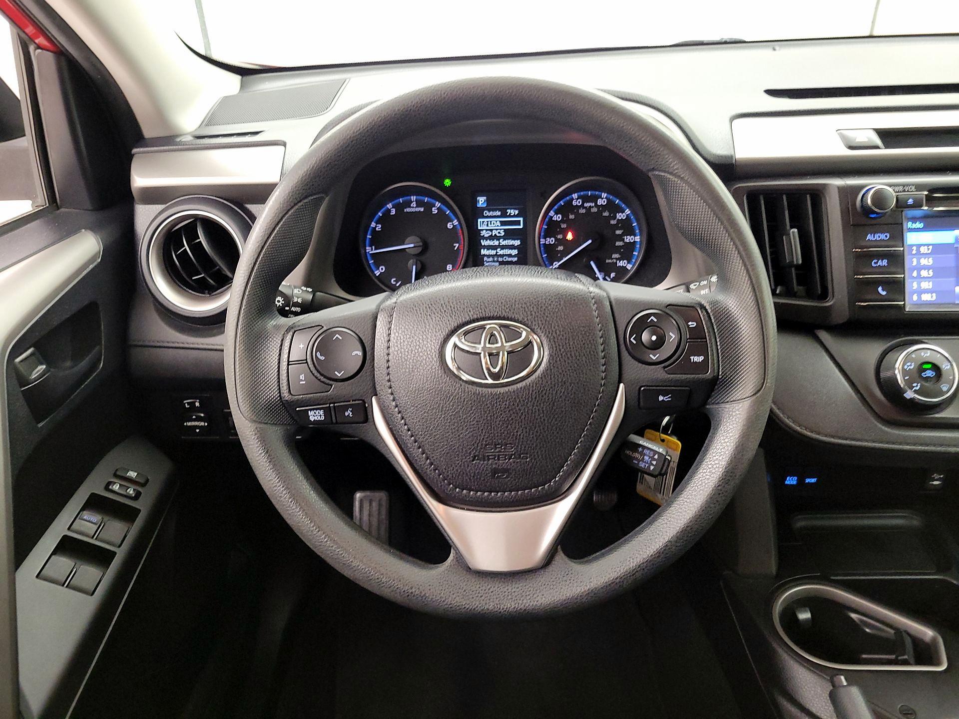 Thumbnail: 2017 Toyota RAV4 - 10
