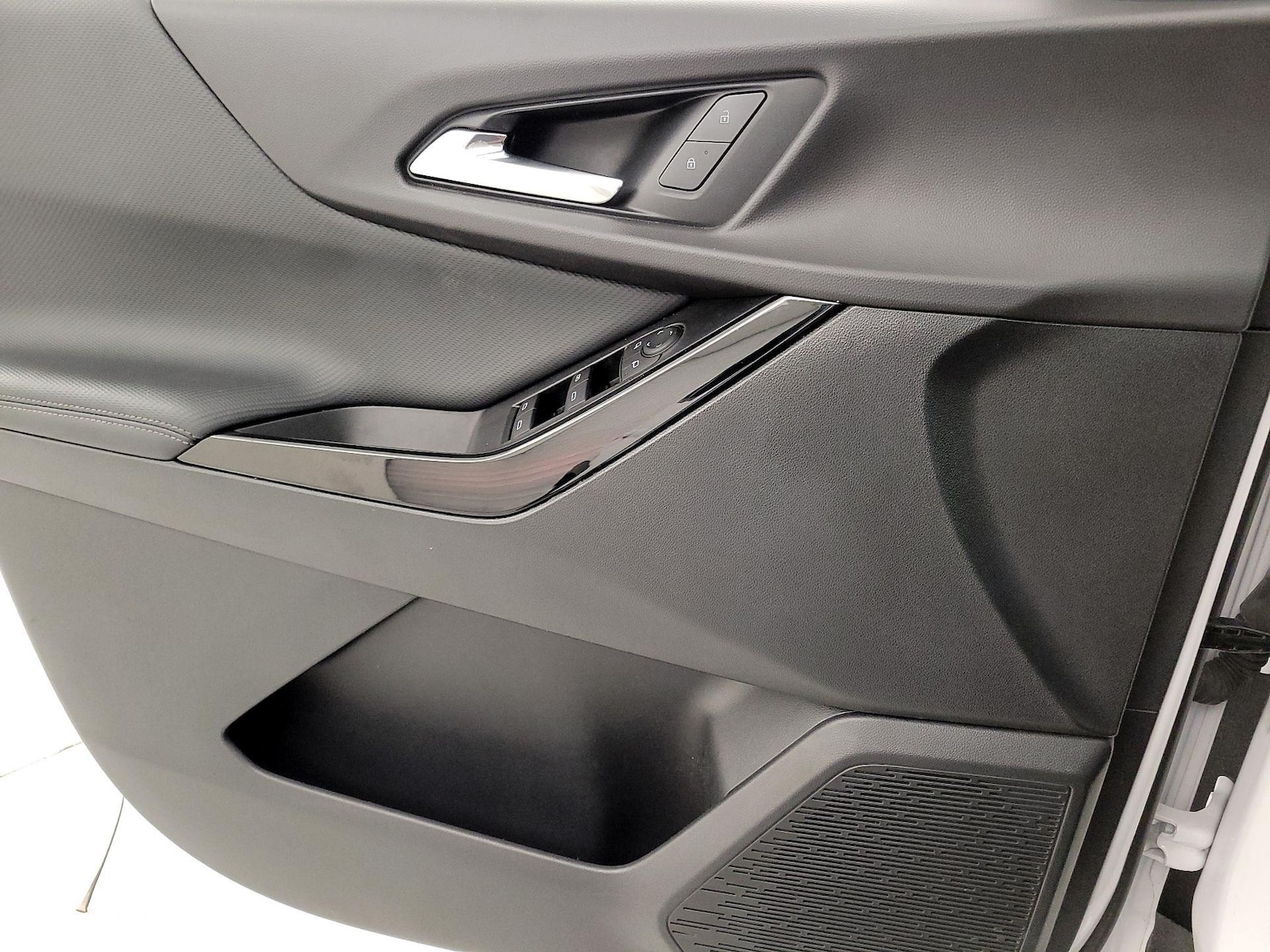 2025 Chevrolet Equinox LT - Photo 13