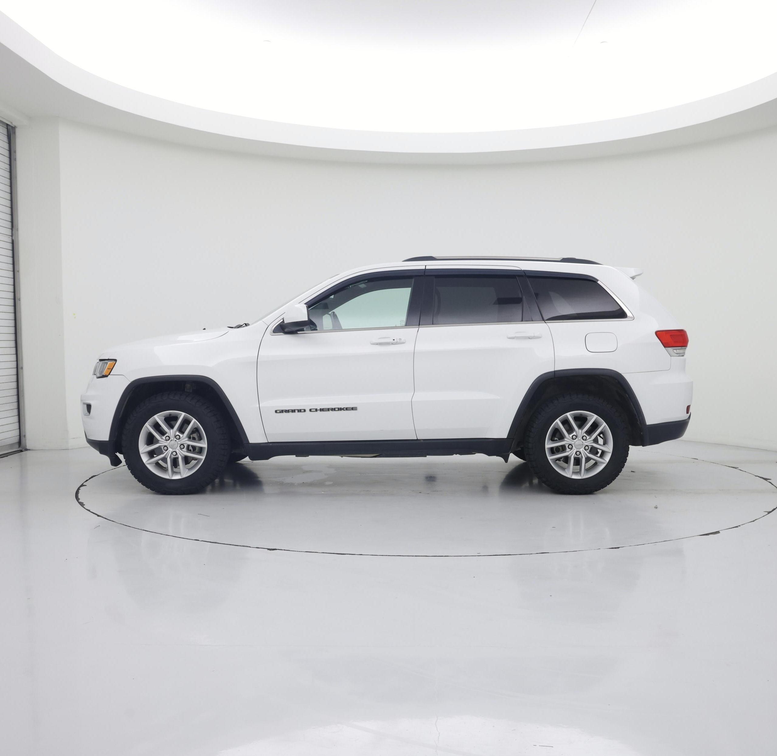 Thumbnail: 2017 Jeep Grand Cherokee - 3