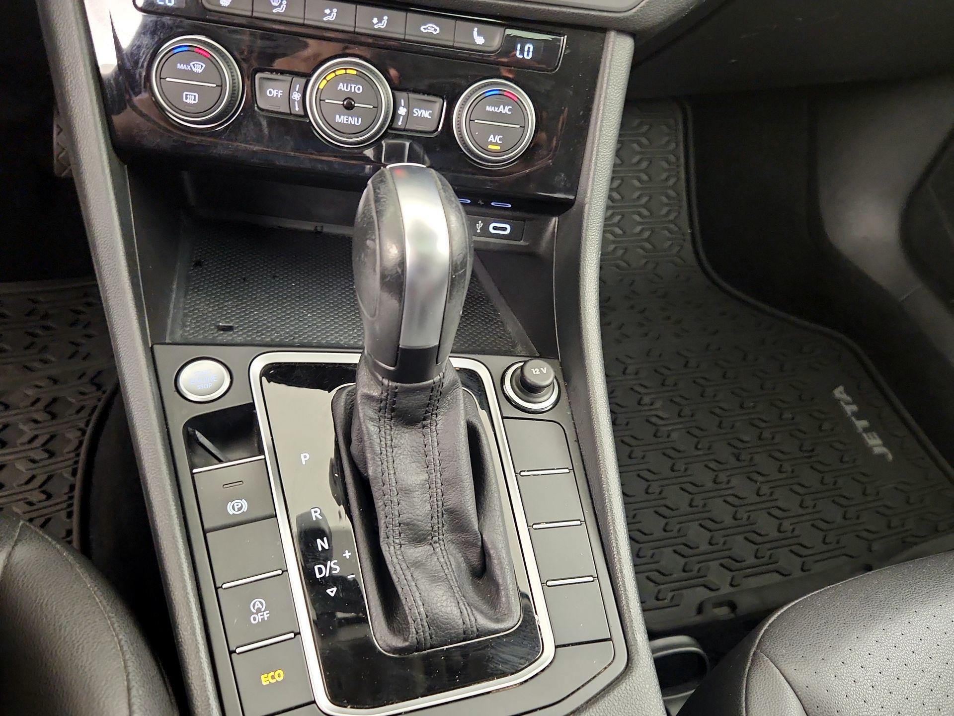 Thumbnail: 2020 Volkswagen Jetta - 16