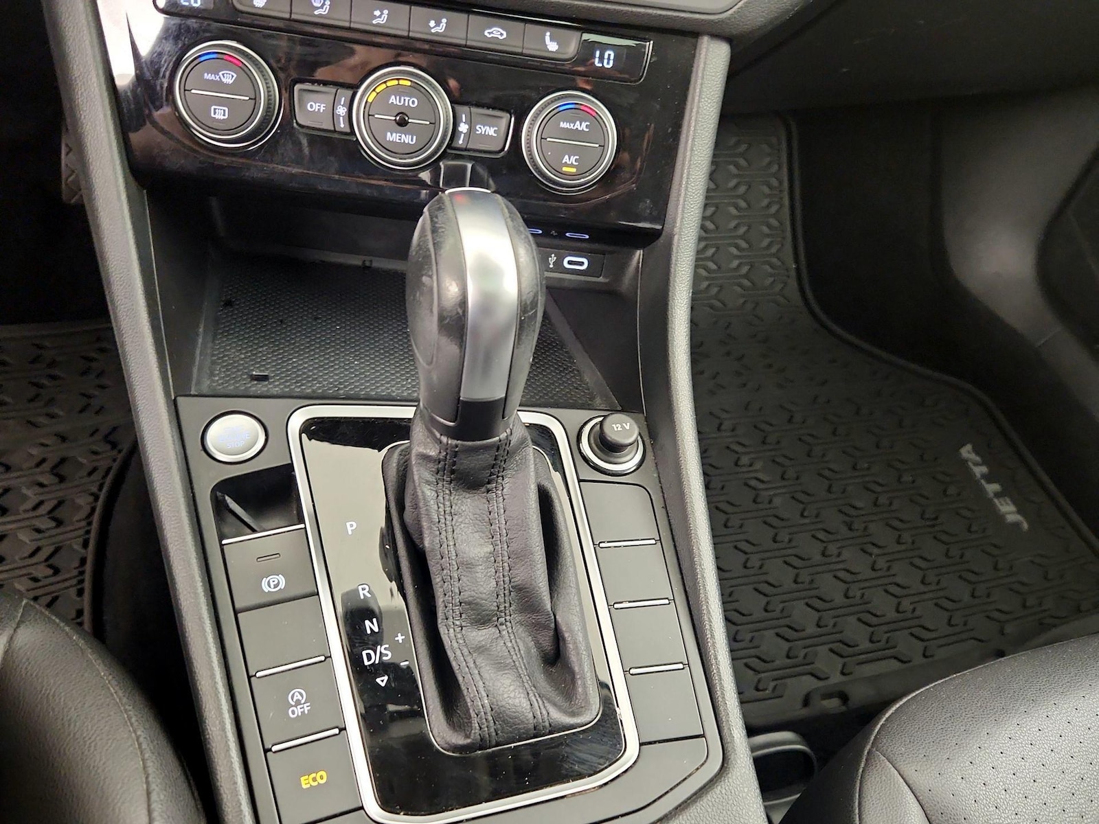 2020 Volkswagen Jetta SE - Photo 17