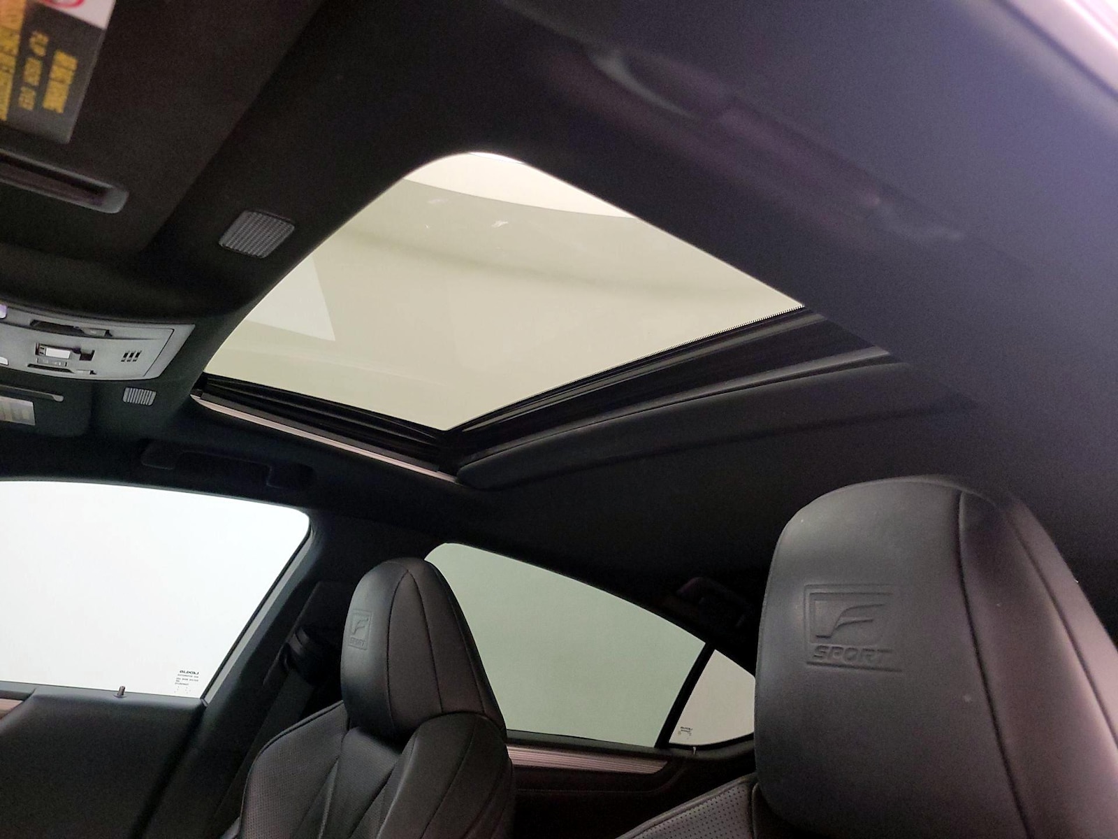 Sunroof(s) & Overhead Airbags