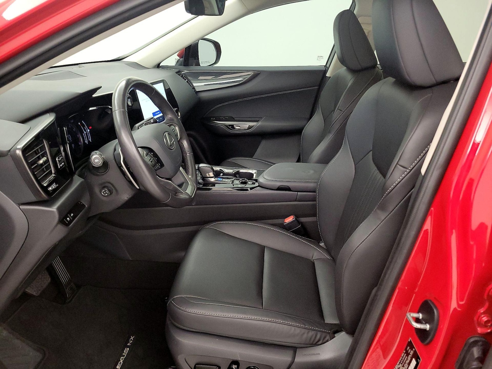 2025 Lexus NX 250 - Photo 12