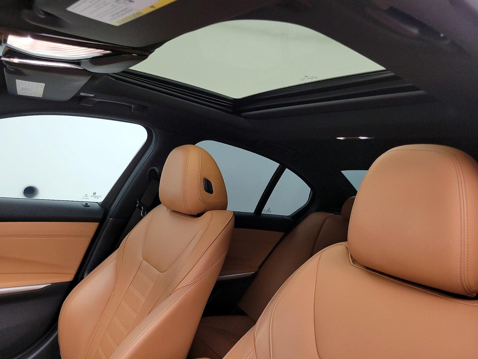 Sunroof(s) & Overhead Airbags