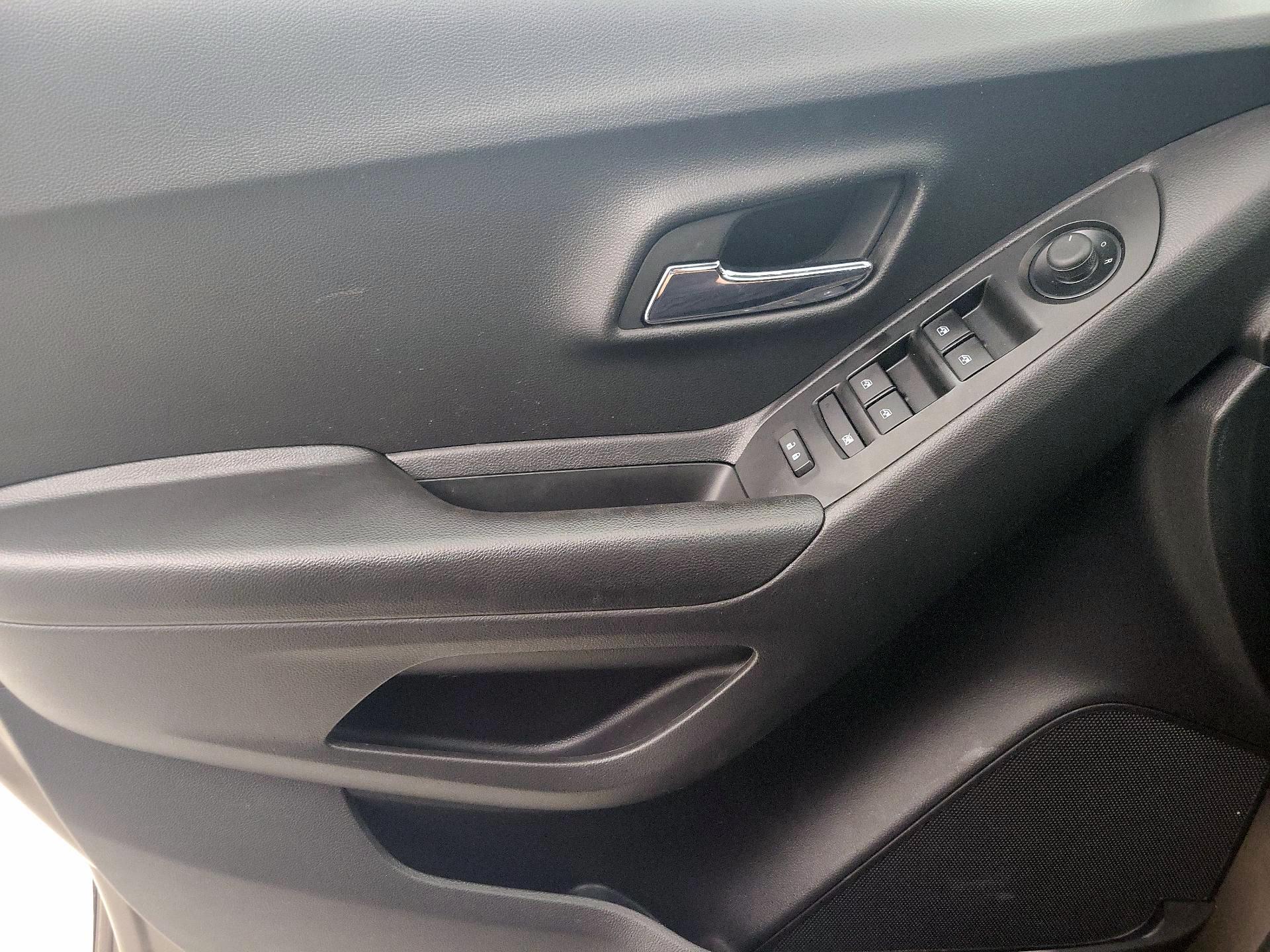 Thumbnail: 2022 Chevrolet Trax - 12