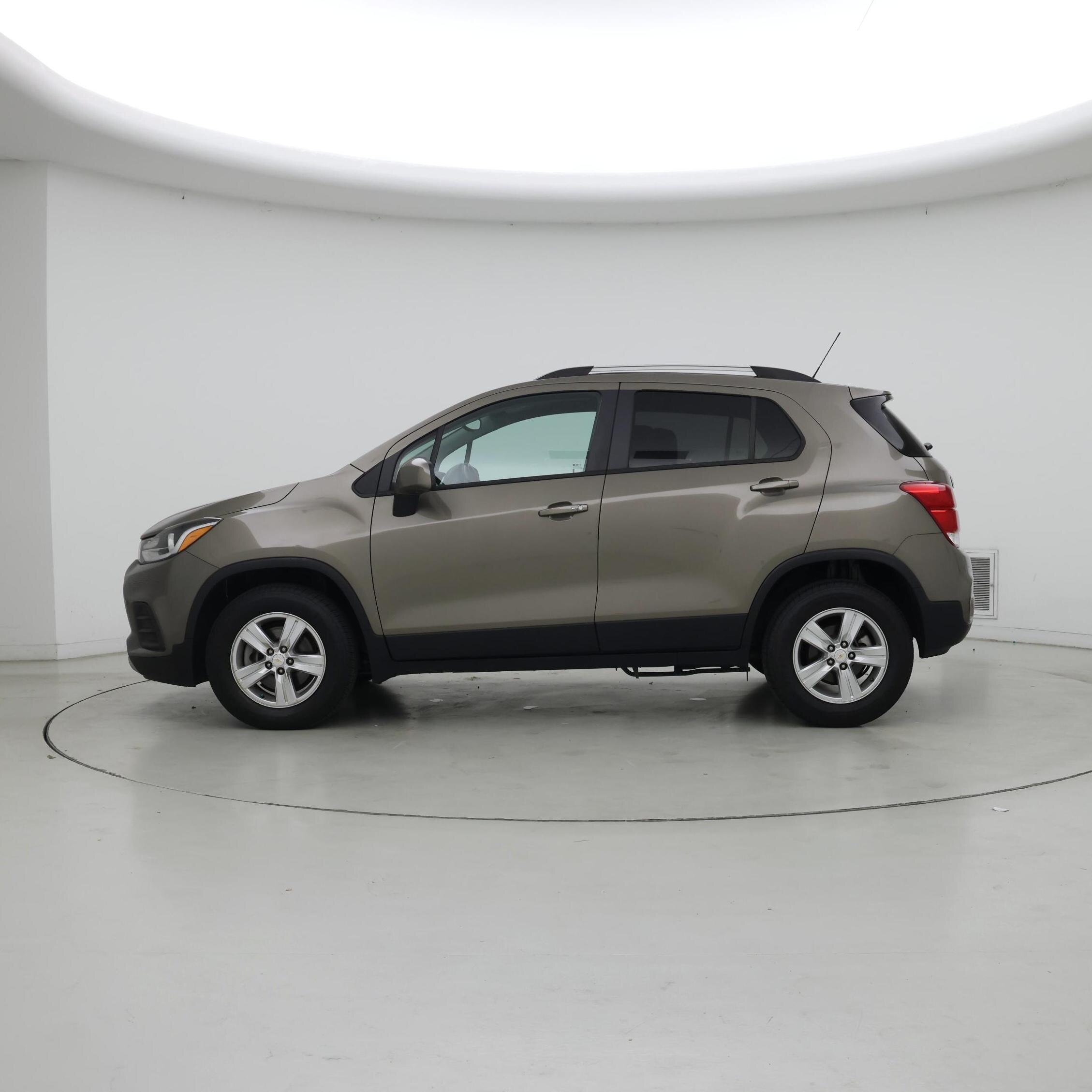 Thumbnail: 2022 Chevrolet Trax - 3