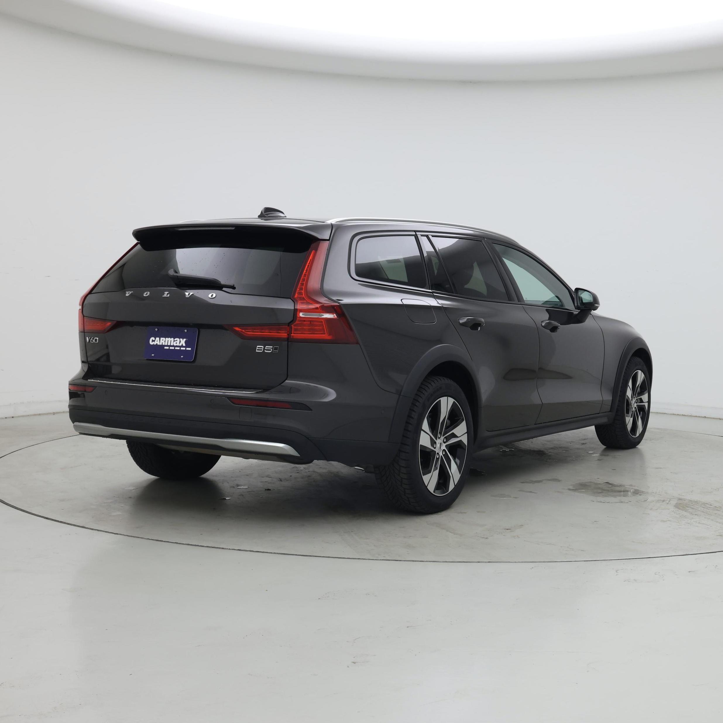 Thumbnail: 2025 Volvo S60 - 8