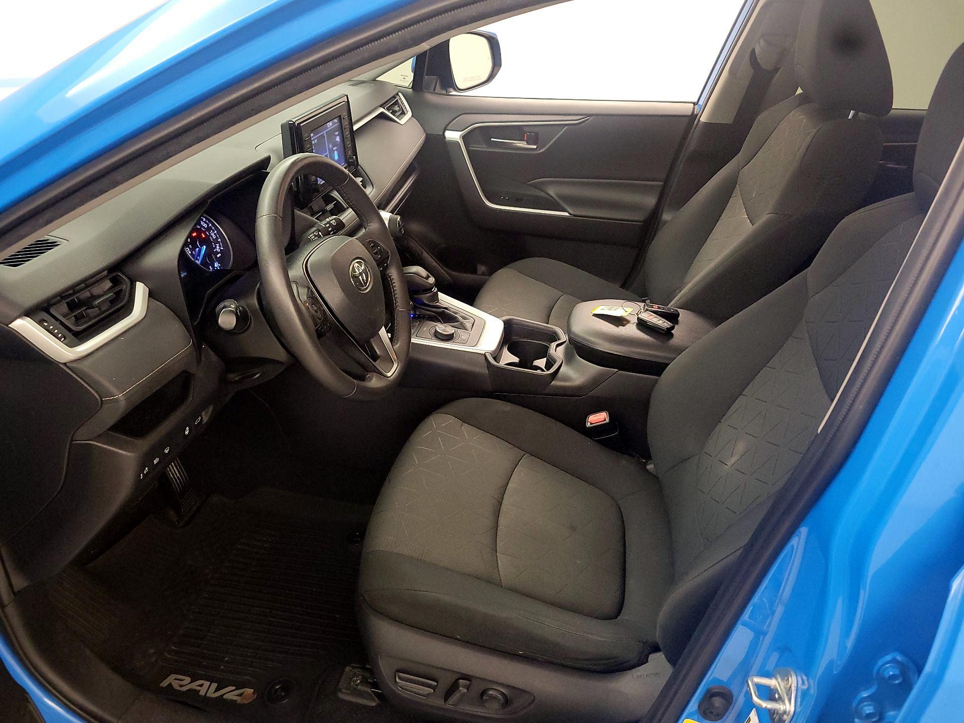 Thumbnail: 2020 Toyota RAV4 - 11